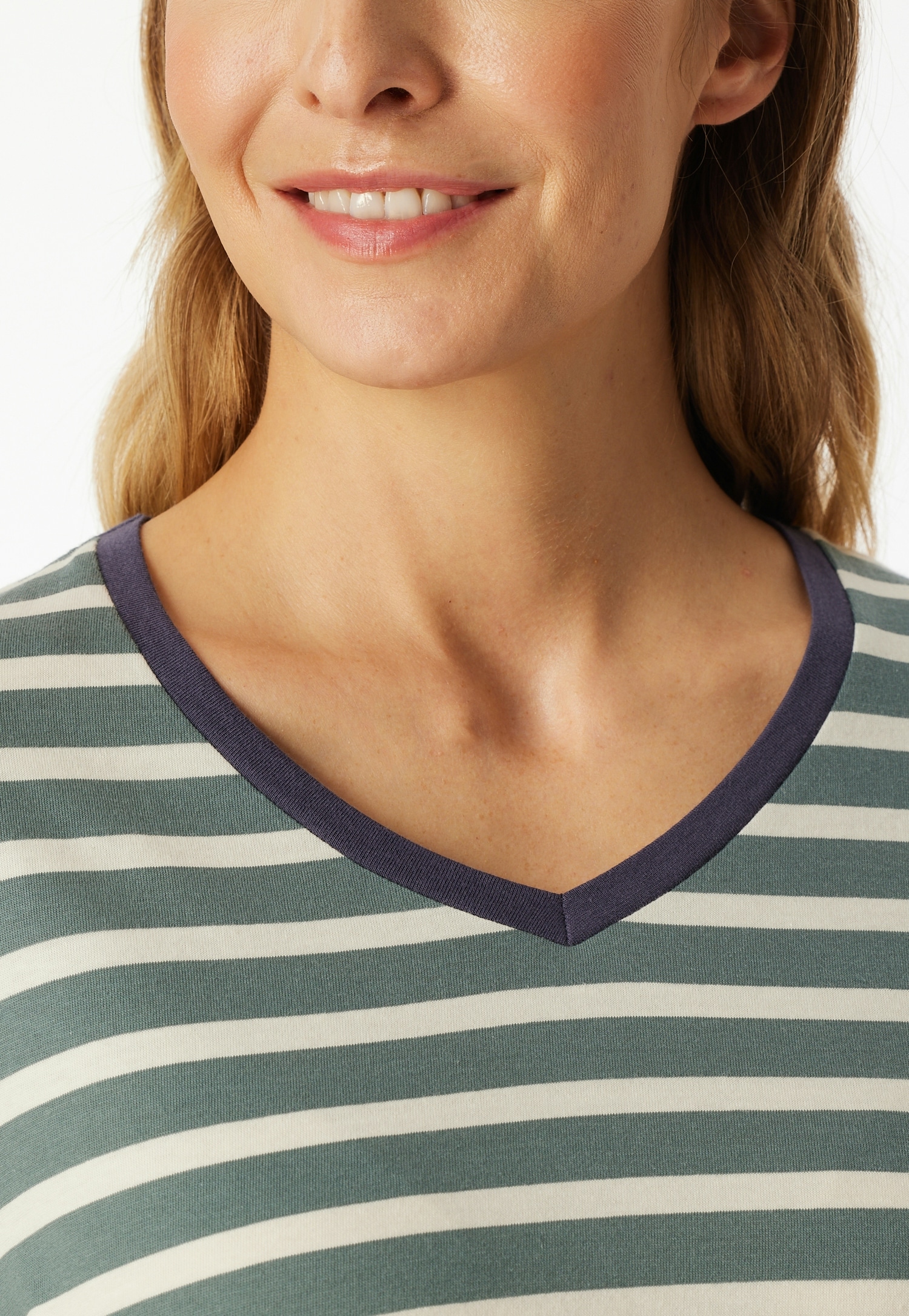 Schiesser Schlafanzug »Casual Essentials« 2 tlg. Baumwolle, V-Ausschnitt, langärmelig