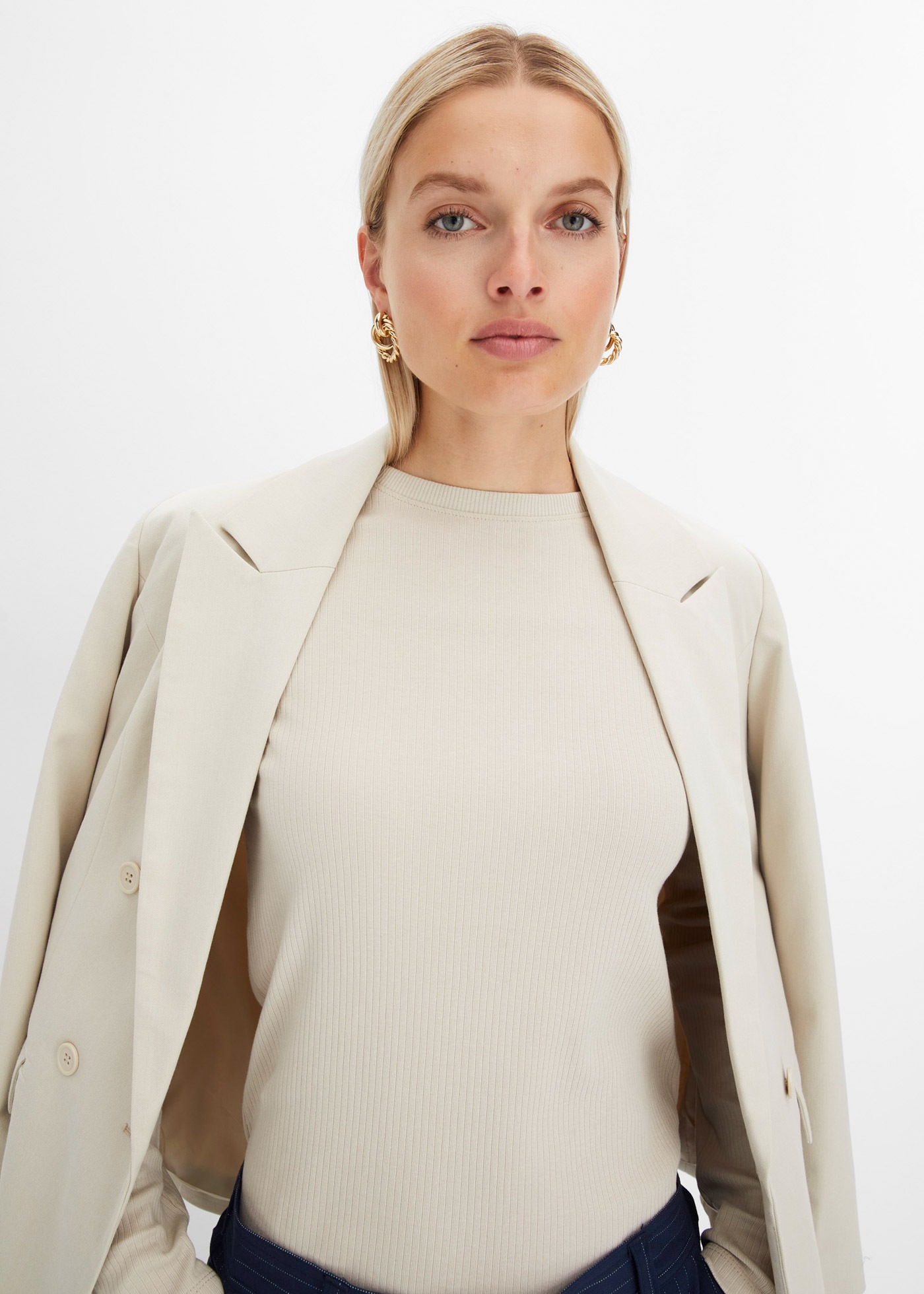 bonprix Langarmshirt »Geripptes Langarmshirt aus reiner Baumwolle« Slim fit Passform, ohne Kragen, aus reiner Baumwolle, unifarben