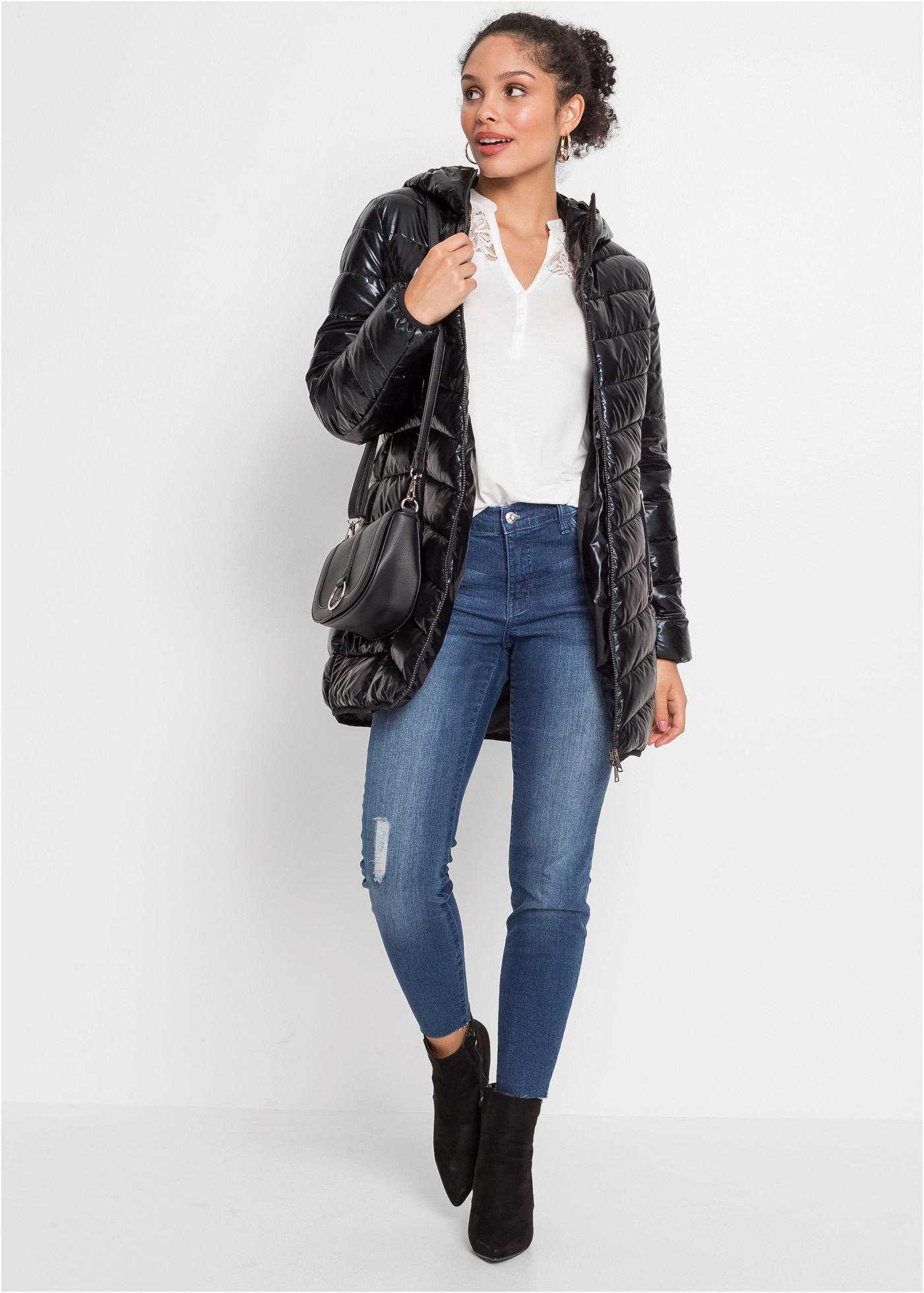 bonprix Steppjacke femininer Stil, aus Polyester, mit Kapuze, lockere Passform