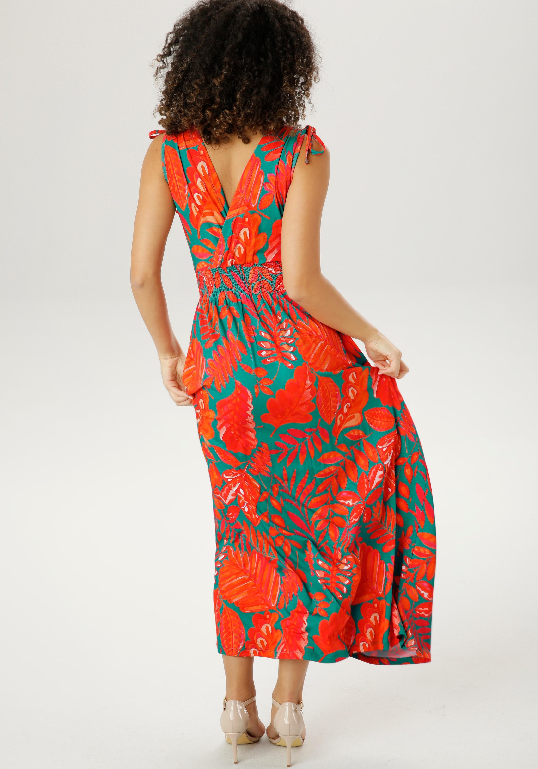 Sommerkleid, zum OTTOversand mit breiten bei Raffen SELECTED Trägern Aniston