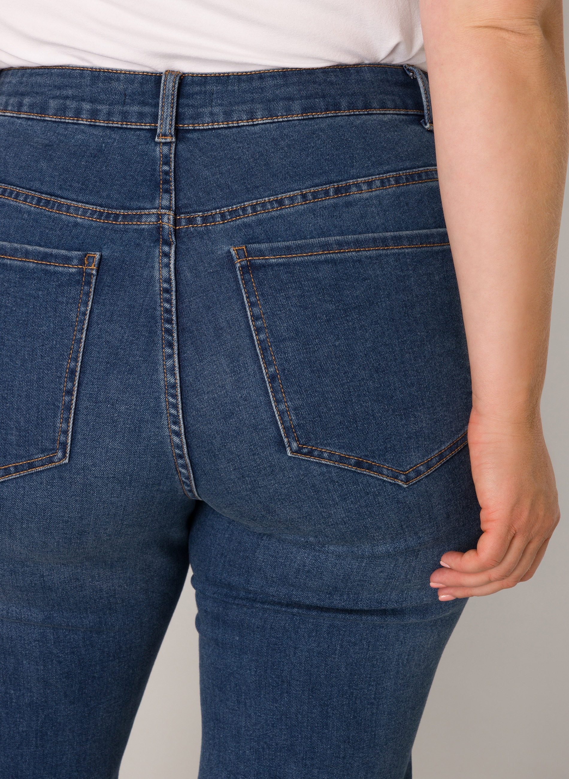 Base Level Curvy Slim-fit-Jeans, in großen Größen