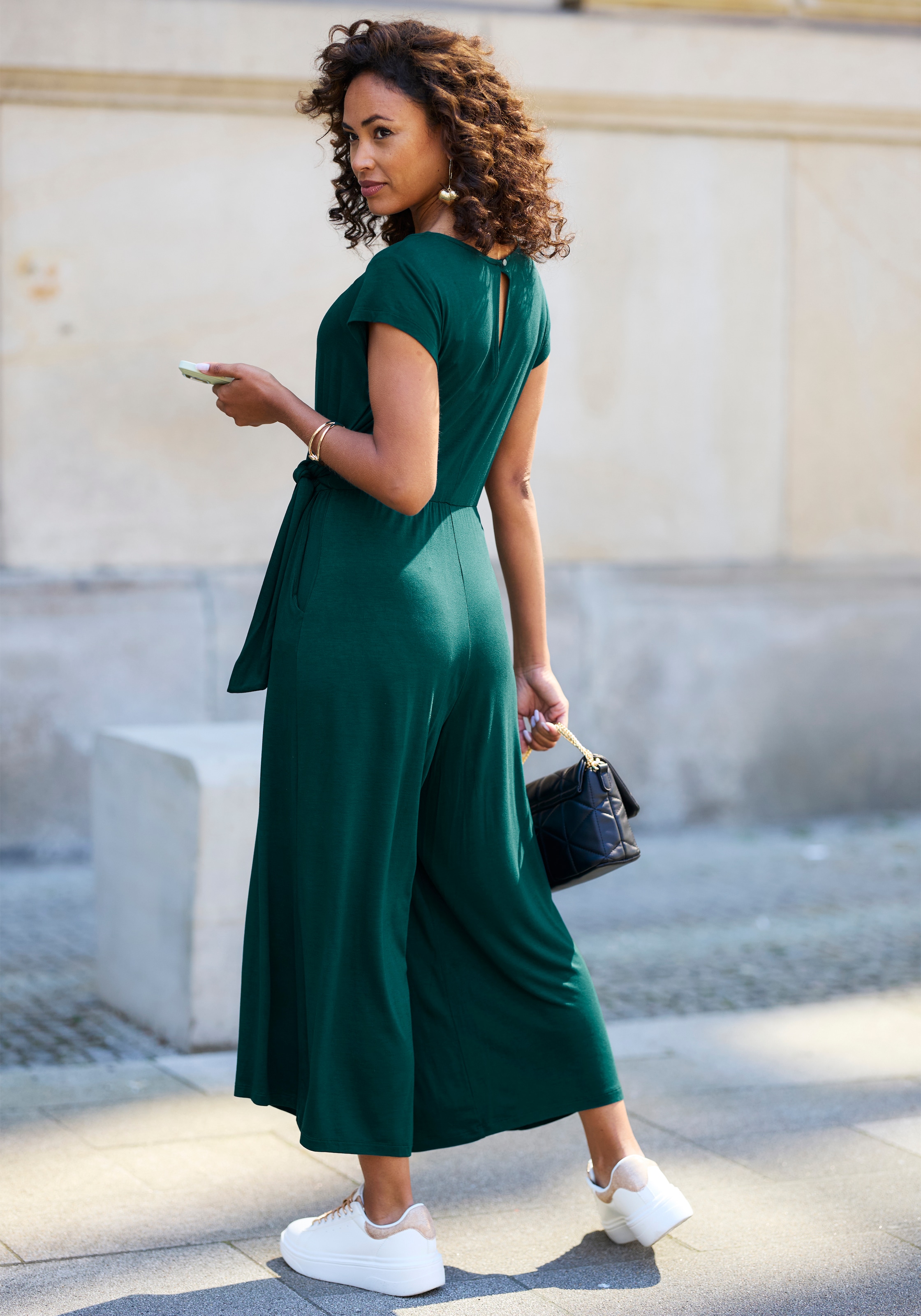 LASCANA Culotte-Overall mit Knotendetail in der Taille, femininer Jumpsuit, festlich