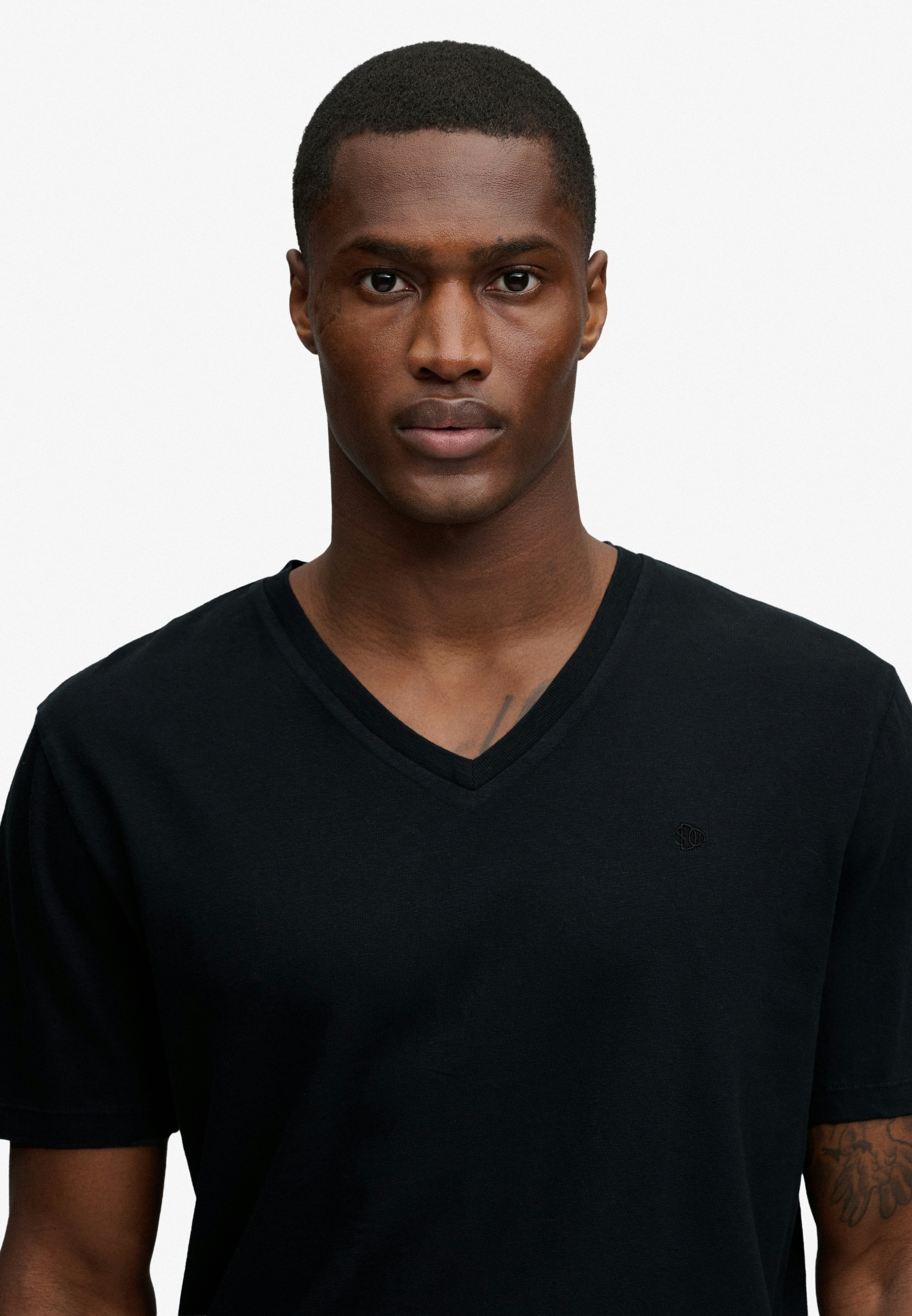 Superdry Rundhalsshirt »CLASSIC COTTON LINEN VEE« aus tollem Baumwoll-Leinen-Mischgewebe