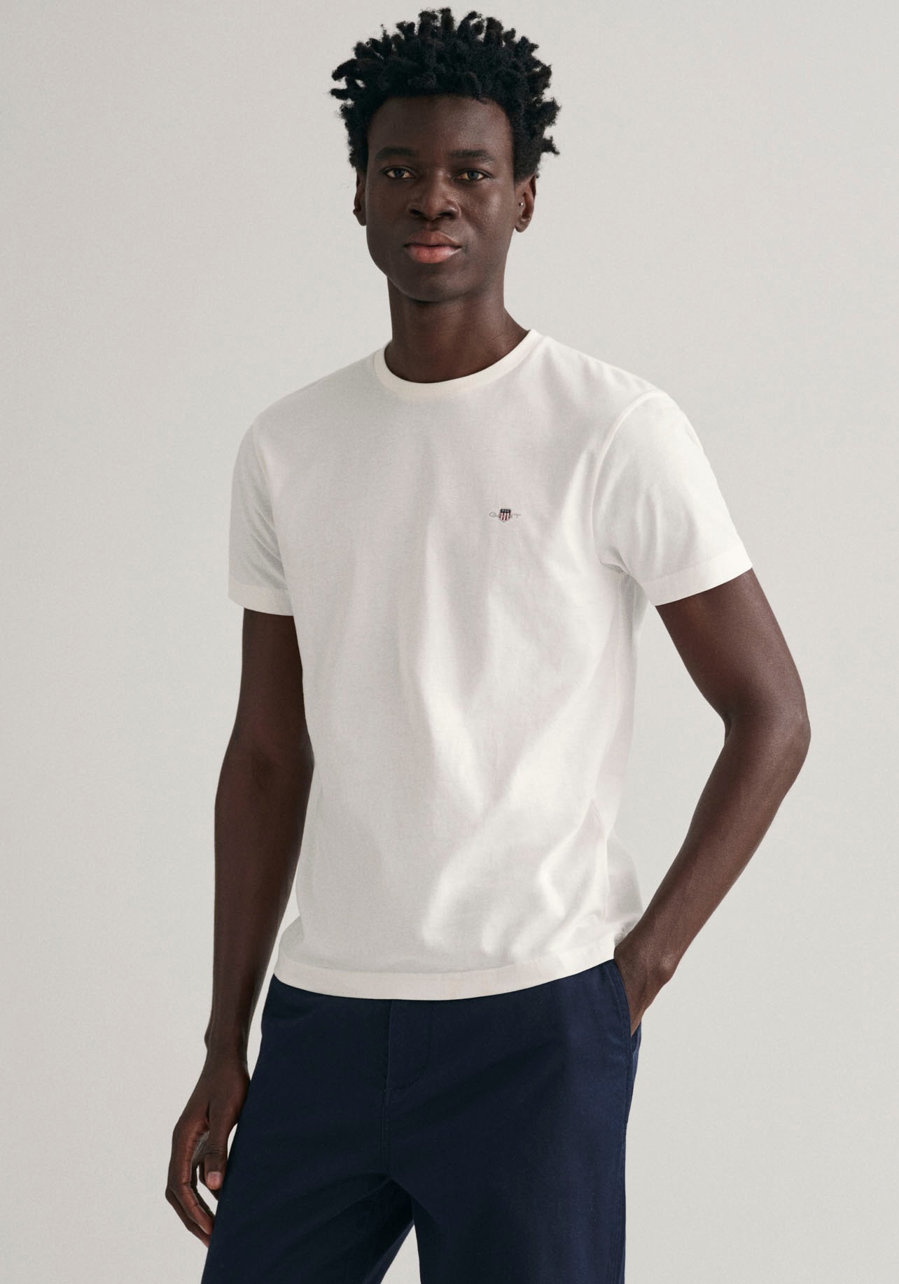 Gant T-Shirt »SLIM SHIELD SS T-SHIRT«, mit Logostickerei auf der Brust