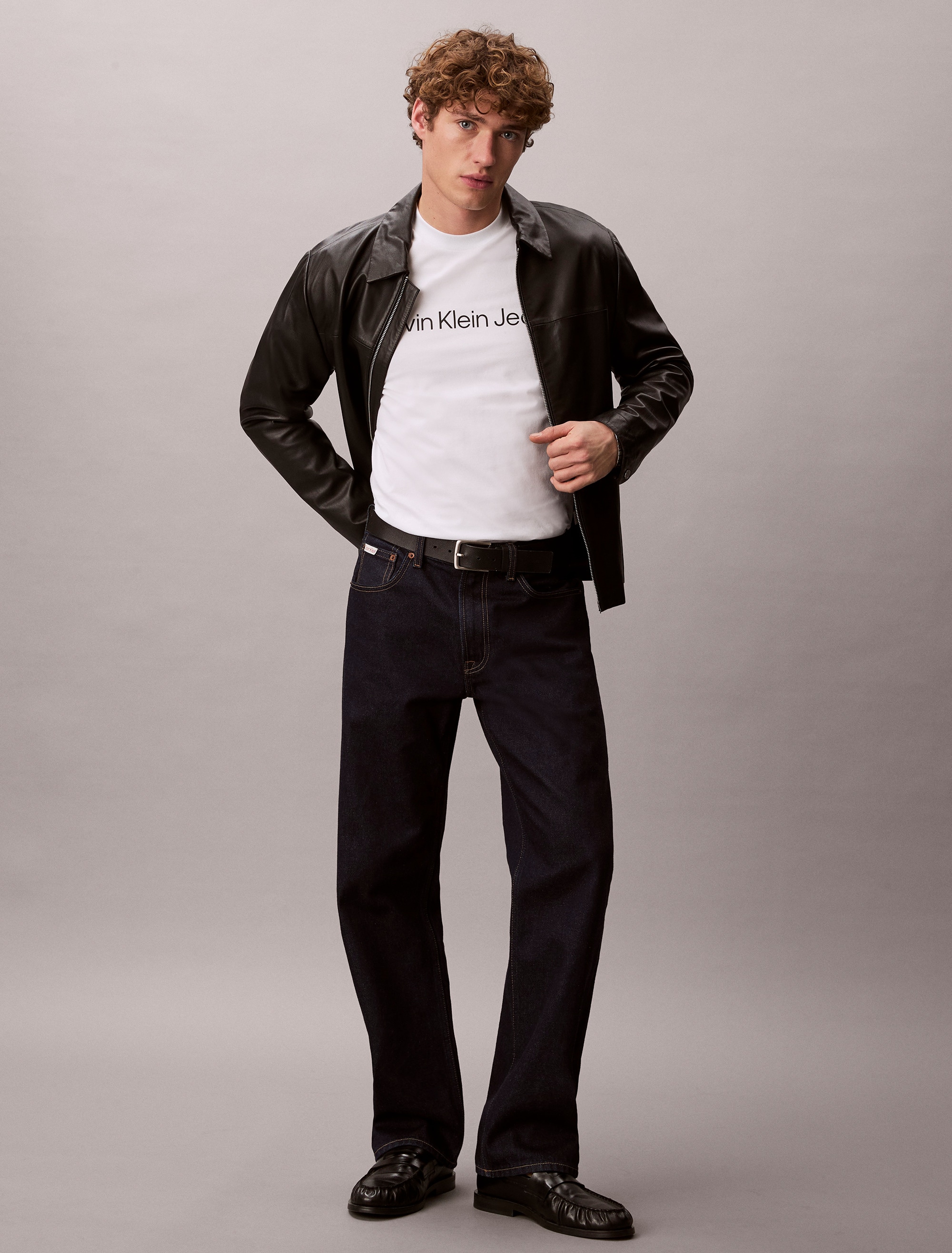 Calvin Klein Jeans T-Shirt Rundhalsausschnitt, Regular Fit, Logoschriftzug