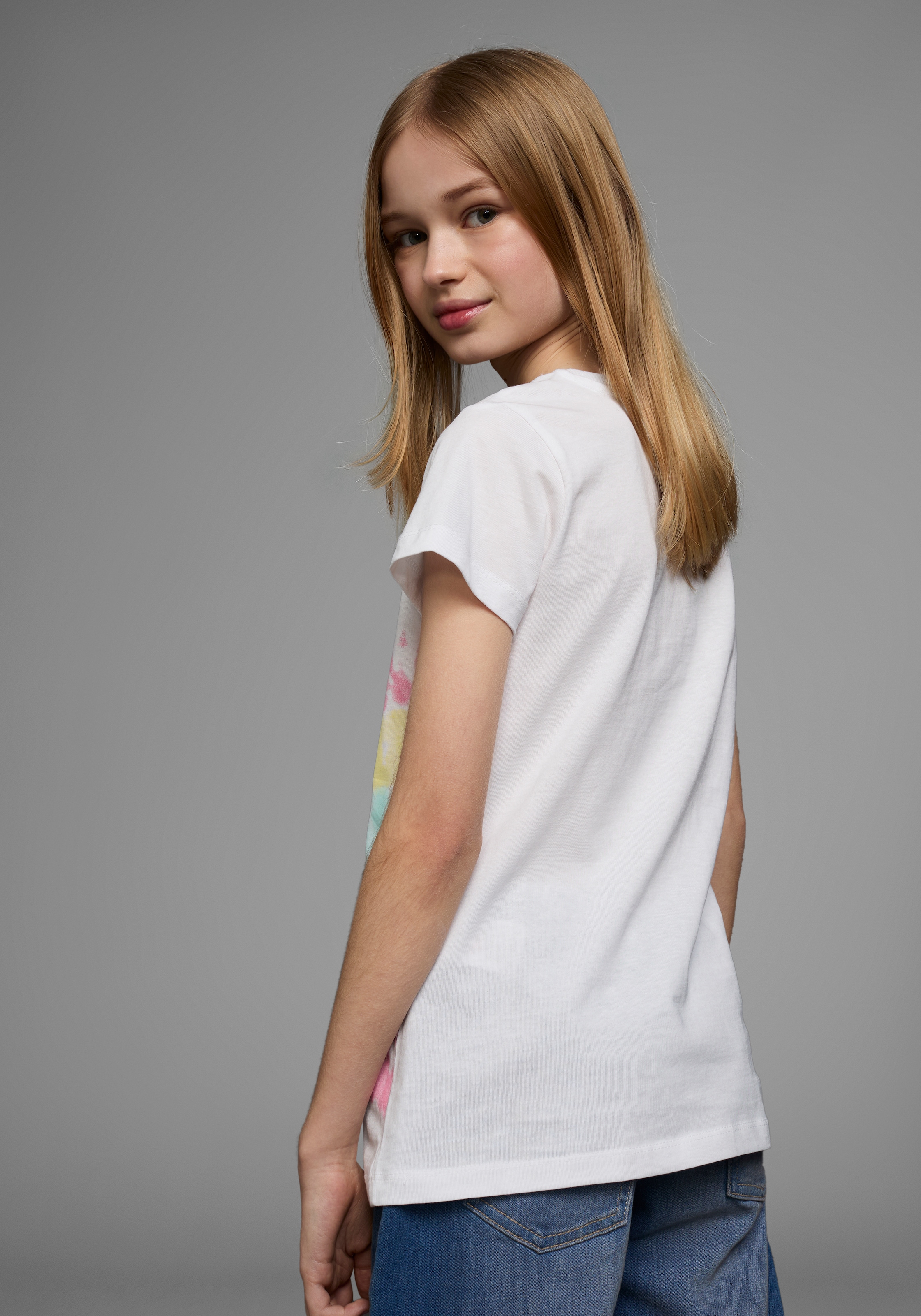 KIDSWORLD T-Shirt »Mit Regenbogen-Print«, Kurzarm, hüftlang geschnitten, bedruckt, Rundhals-Ausschnitt