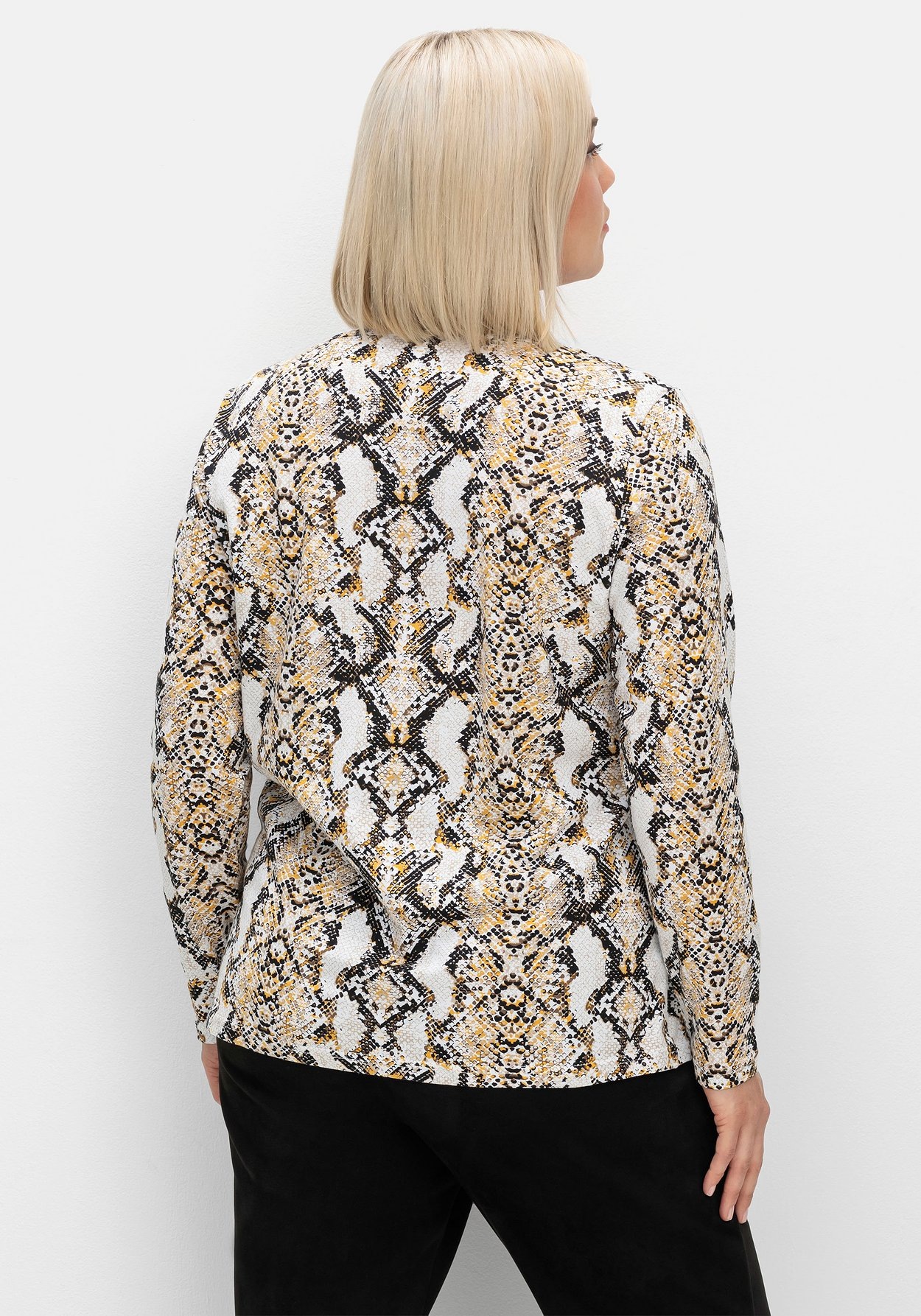 Sheego Langarmshirt »Langarmshirt mit Animalprint und Rundhalsausschnitt«, mit Animalprint und Rundhalsausschnitt