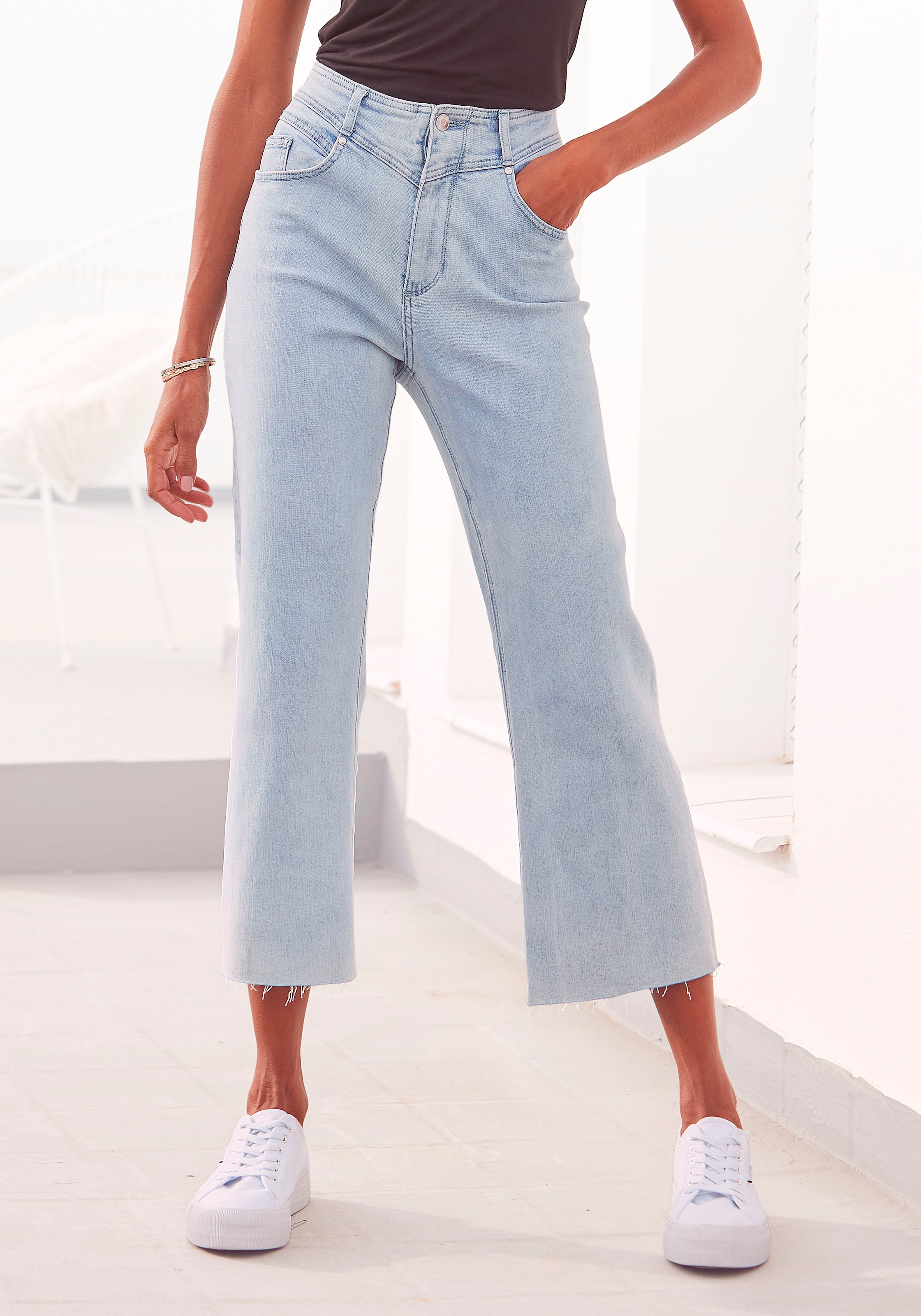 LASCANA 7/8-Jeans, mit Shop Online OTTO Beinabschlüssen leicht im ausgefransten
