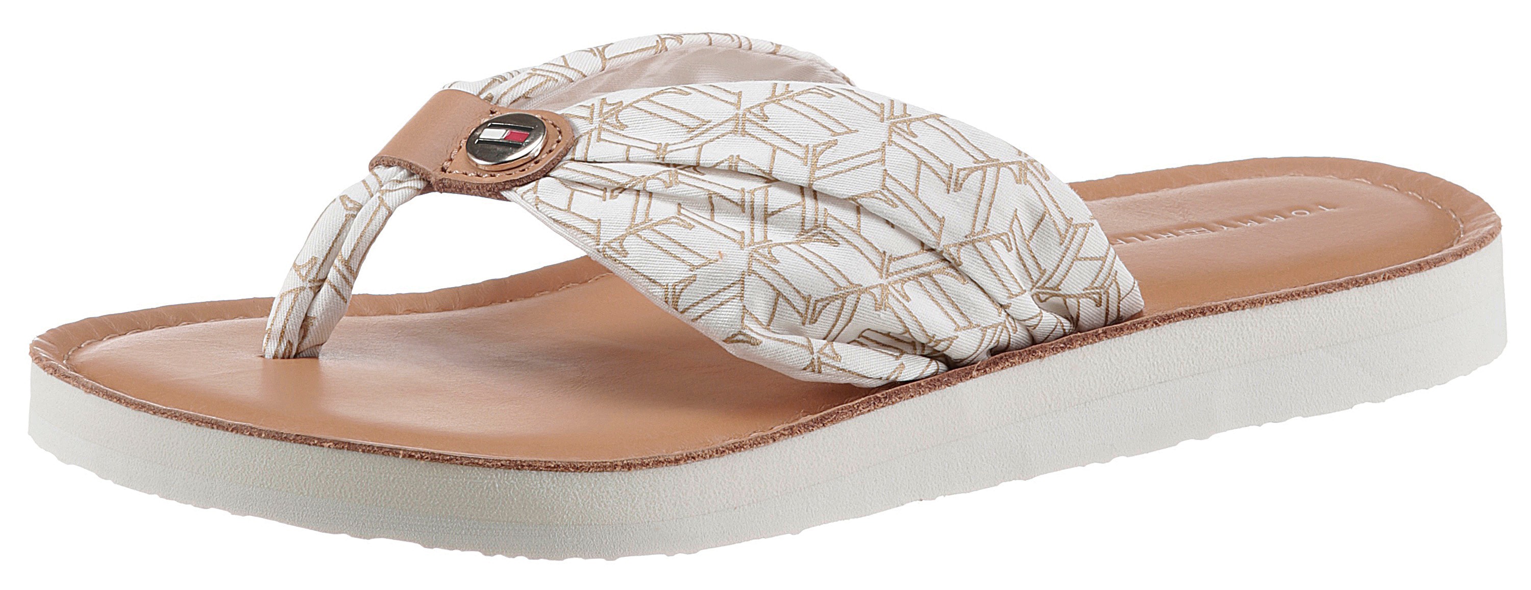 TOMMY HILFIGER Zehentrenner »LEATHER FOOTBED TH BEACH SANDAL«, mit TH Logo
