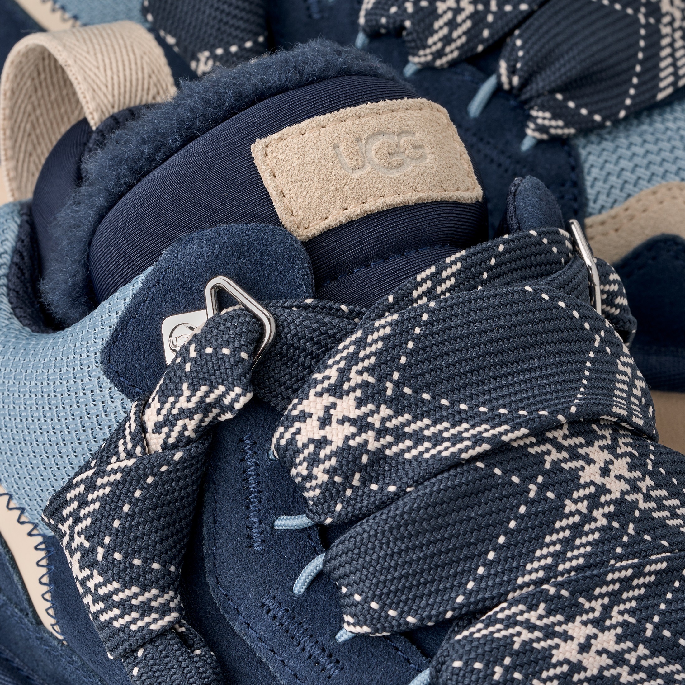 UGG Plateausneaker »LOWMEL«, Midcut Sneaker, Schnürschuh mit gepolstertem Schaftrand