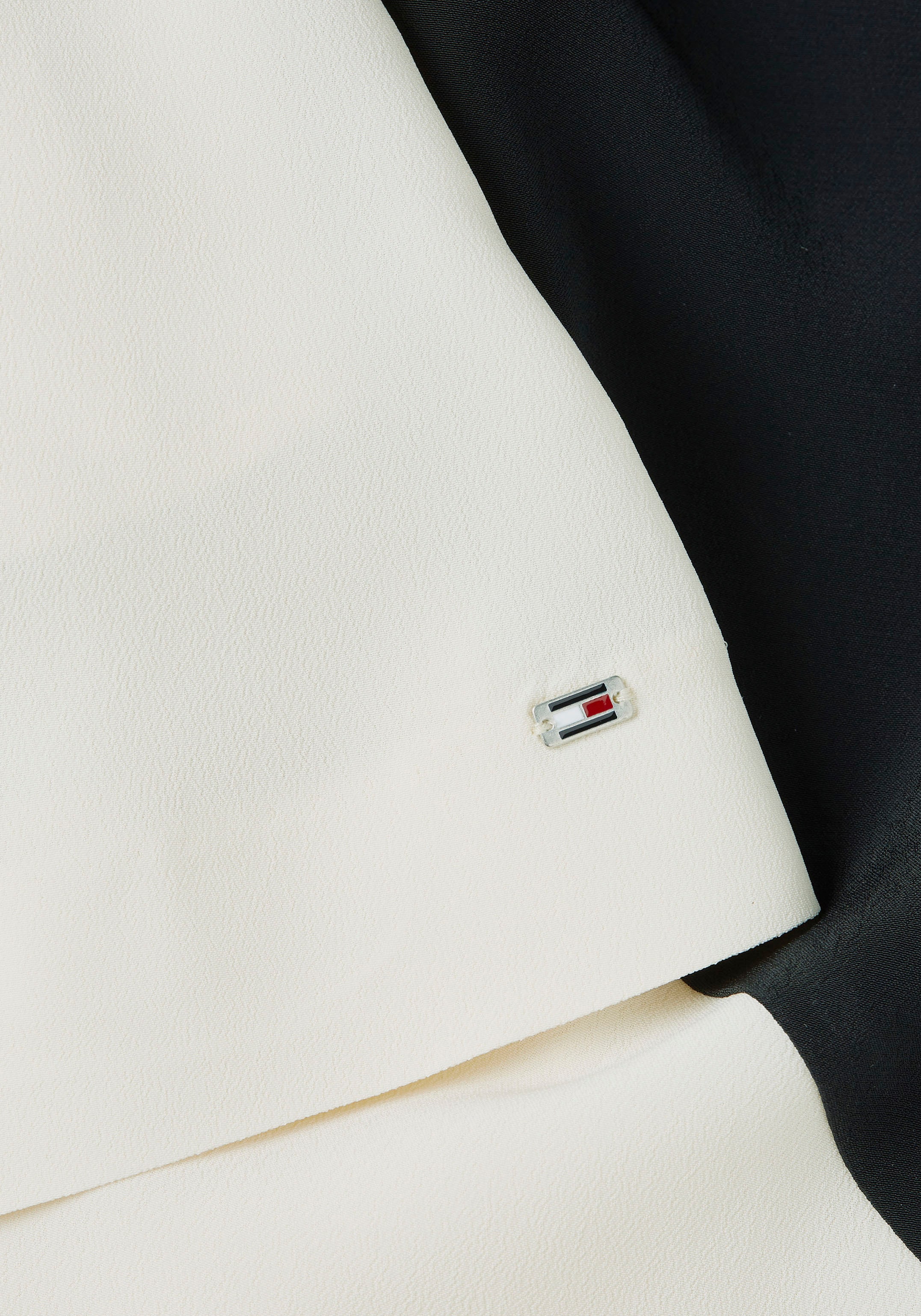 Tommy Hilfiger Blusenkleid »VISCOSE BLOCKED KNEE DRESS«, mit Logopatch bei  OTTOversand