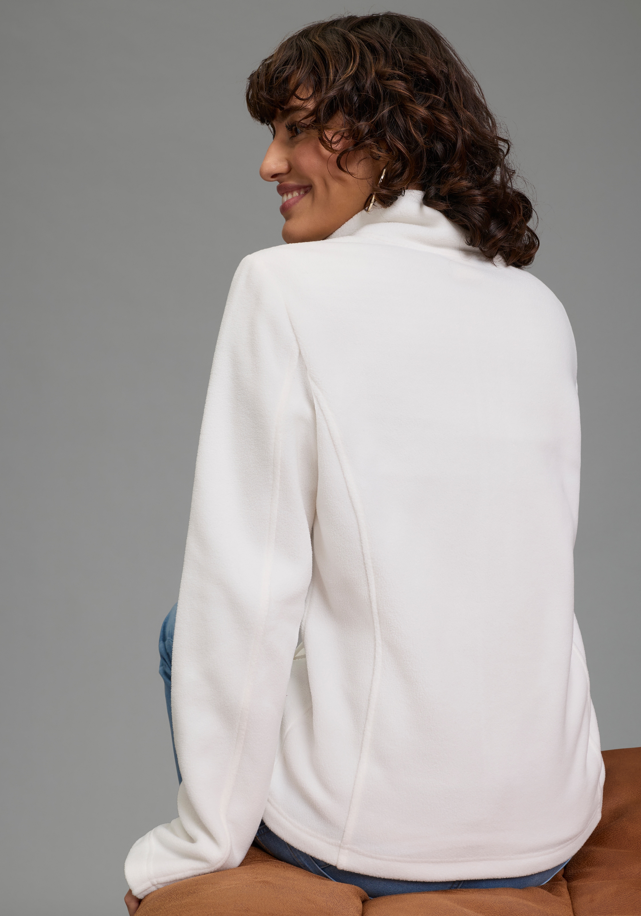 Ocean Sportswear Fleecejacke aus weichem Fleece-Material, unifarben, mit Logostickerei