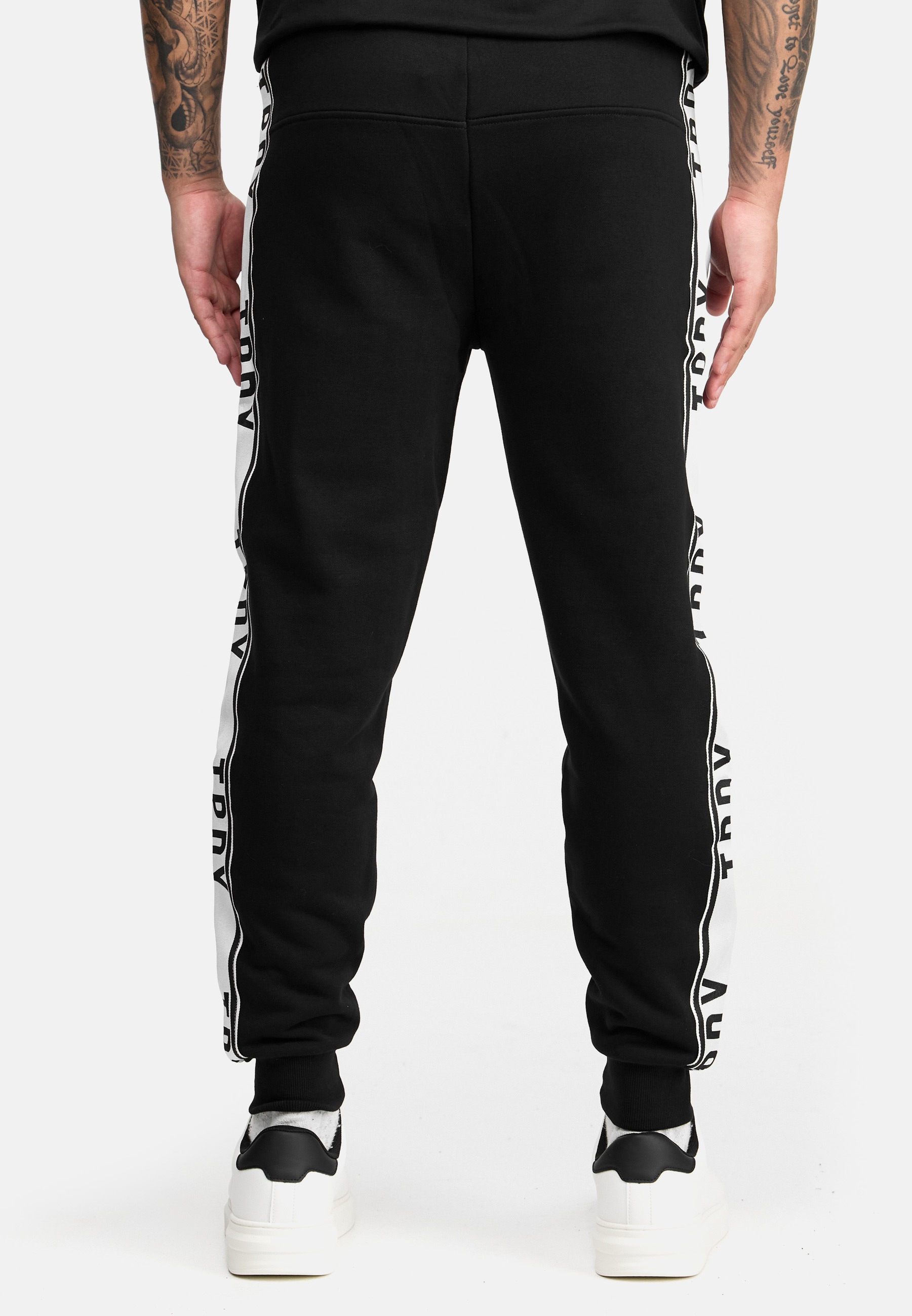trueprodigy Jogginghose »Weston Kontraststreifen in weiß mit Logo«