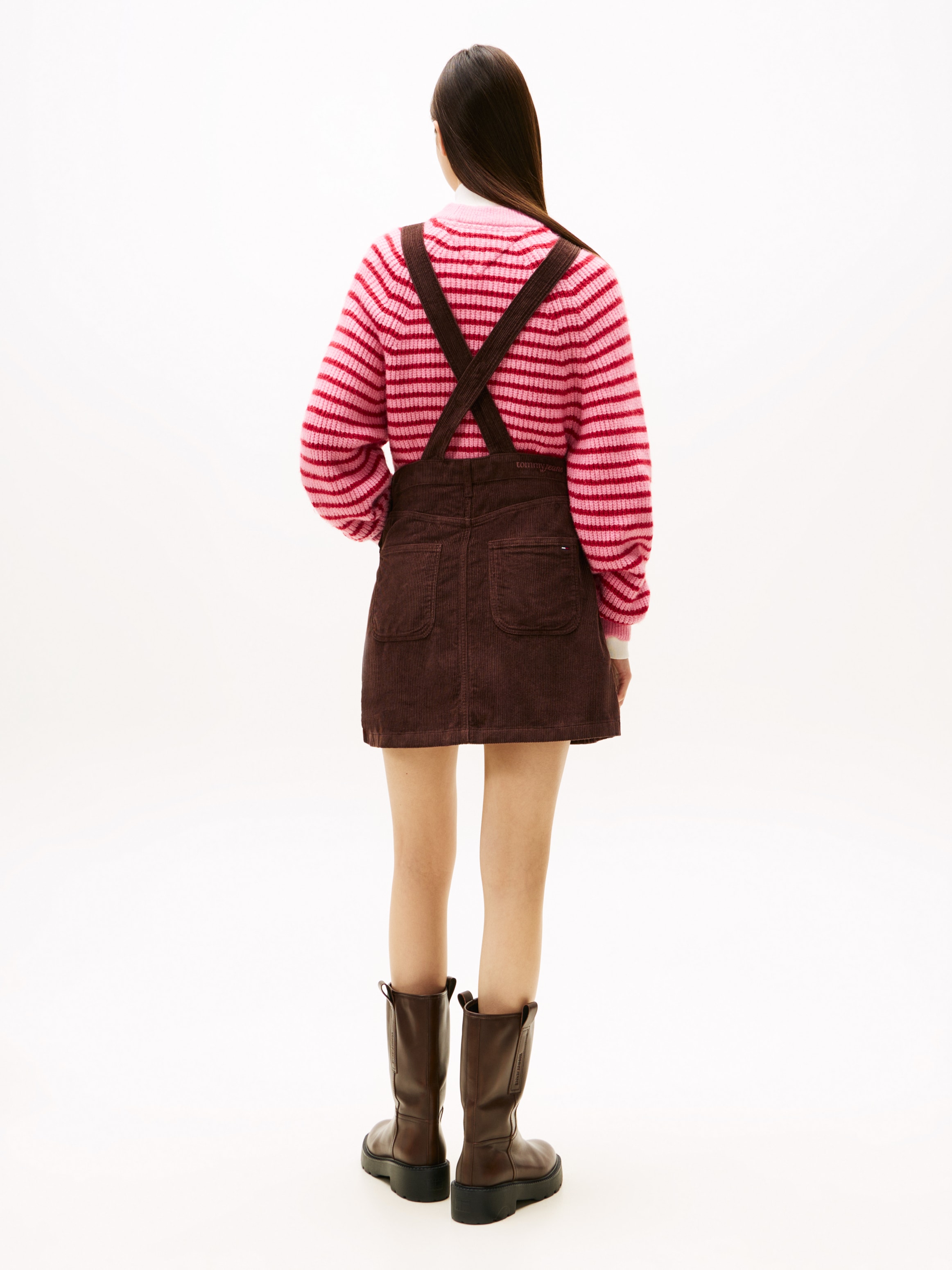 Tommy Jeans Latzkleid »TJW SCRIPT CORD DUNGAREES DRESS«, aus angenehmer Cord Qualität