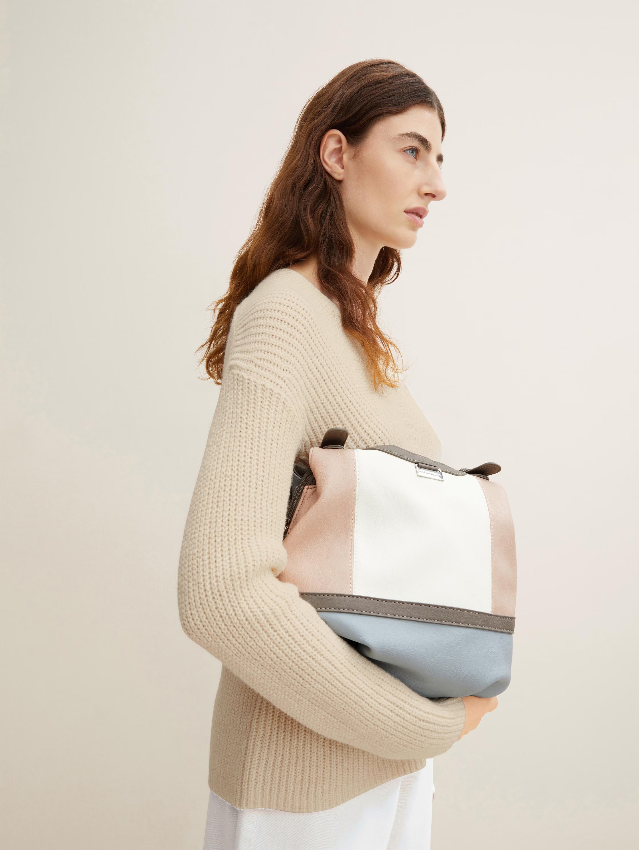 TOM TAILOR Shopper »Juna«, aus soft genarbtem ledrigen Material mit glänzenden Metall-Accessoires
