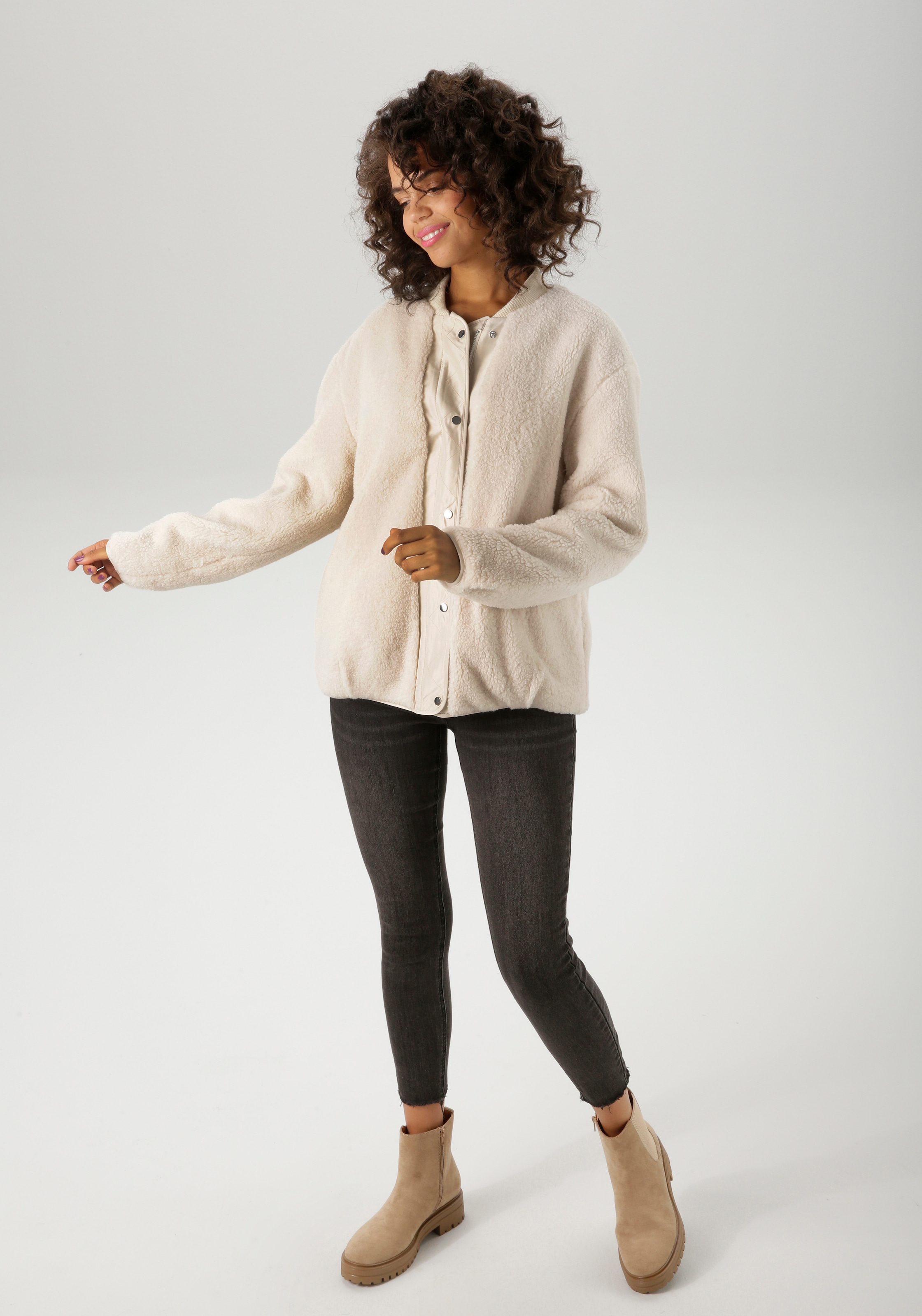 Aniston CASUAL Wendejacke, aus kuscheligem Teddy-Plüsch und glattem Webstoff - NEUE KOLLEKTION