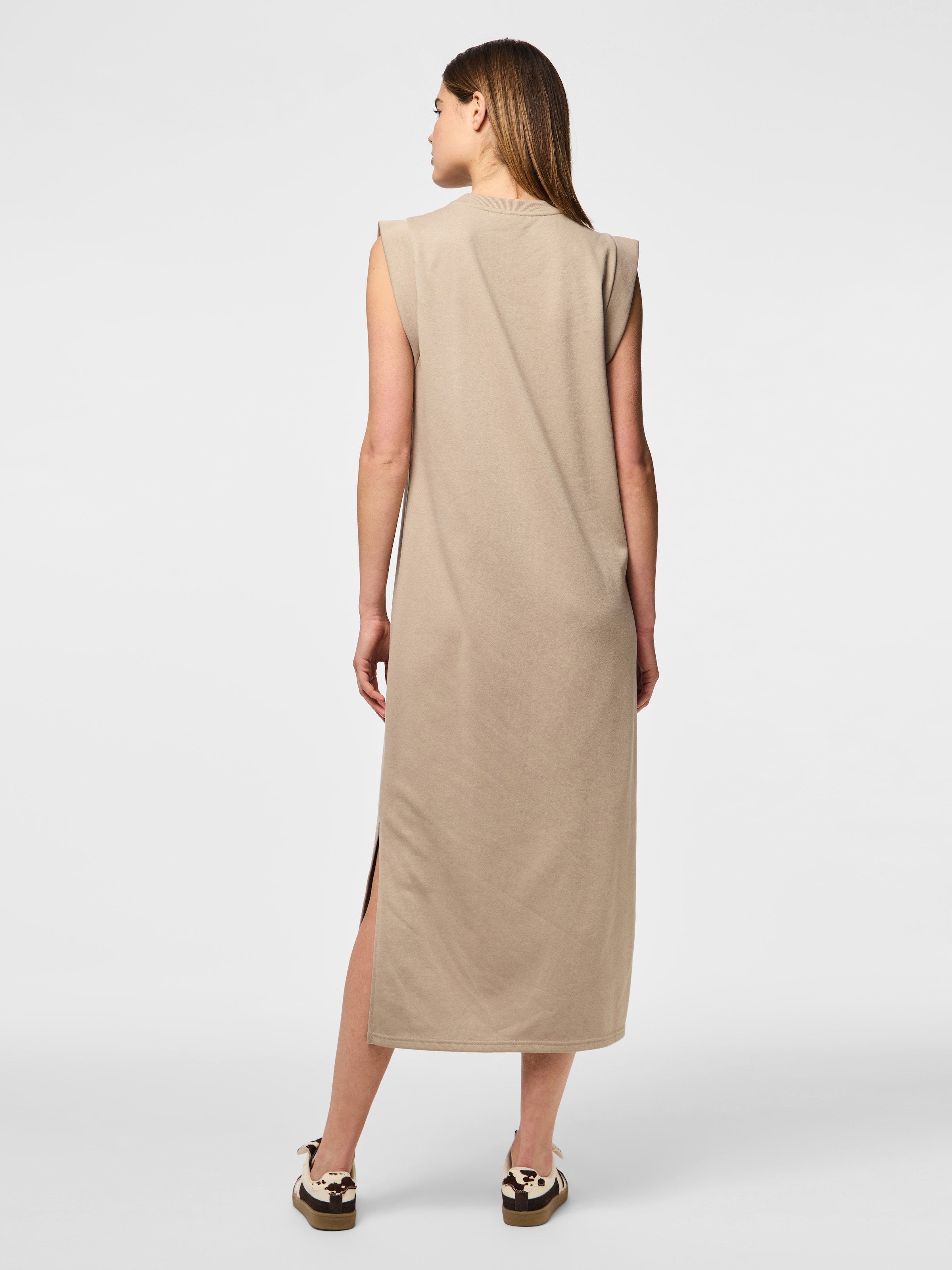 pieces Maxikleid »PCCHILLI SUMMER SL ANK DRESS UB NOOS BC« Ohne Taschen mit seitlichen Schlitzen