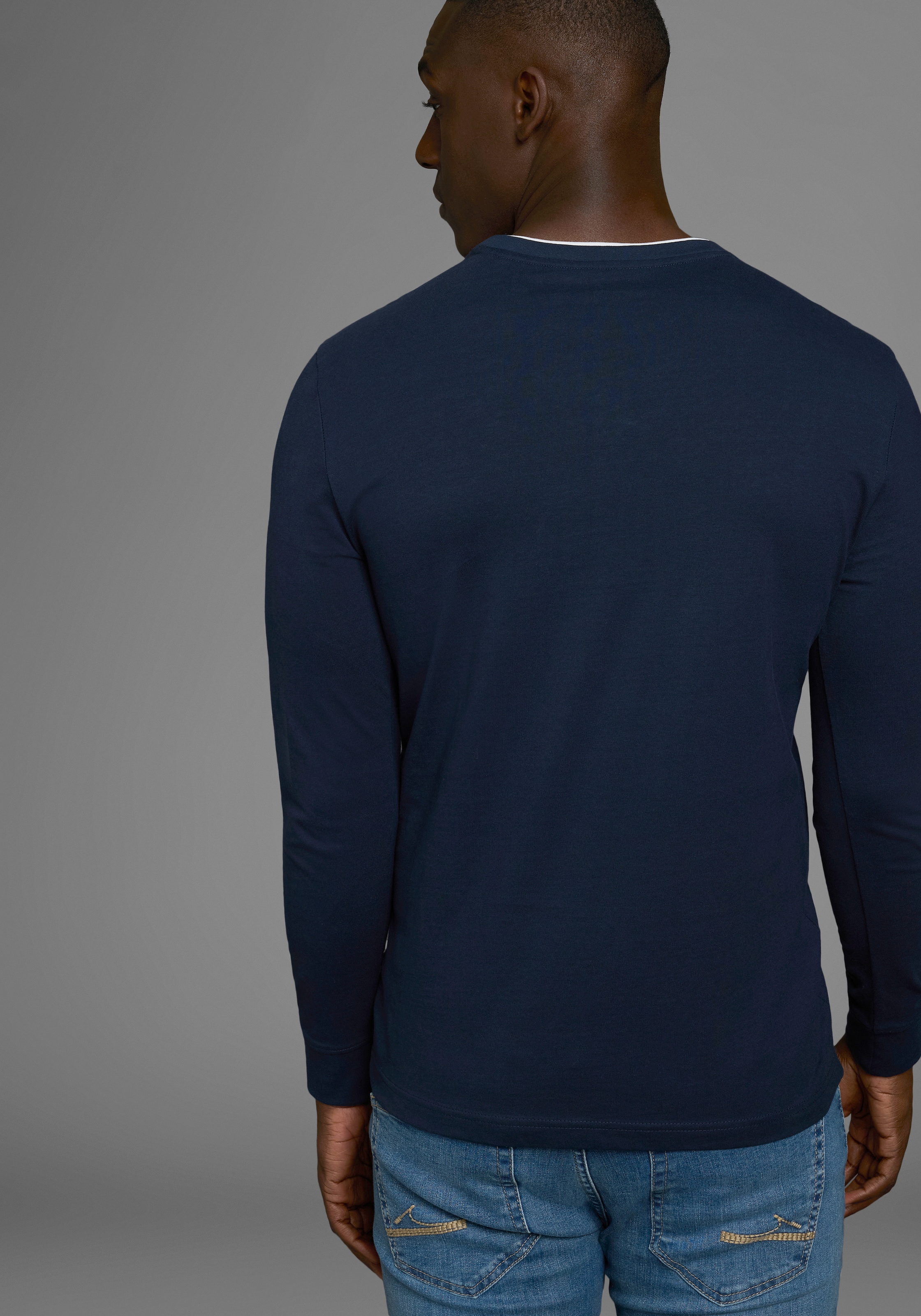 DELMAO Langarmshirt, mit modernem Print - NEUE KOLLEKTION