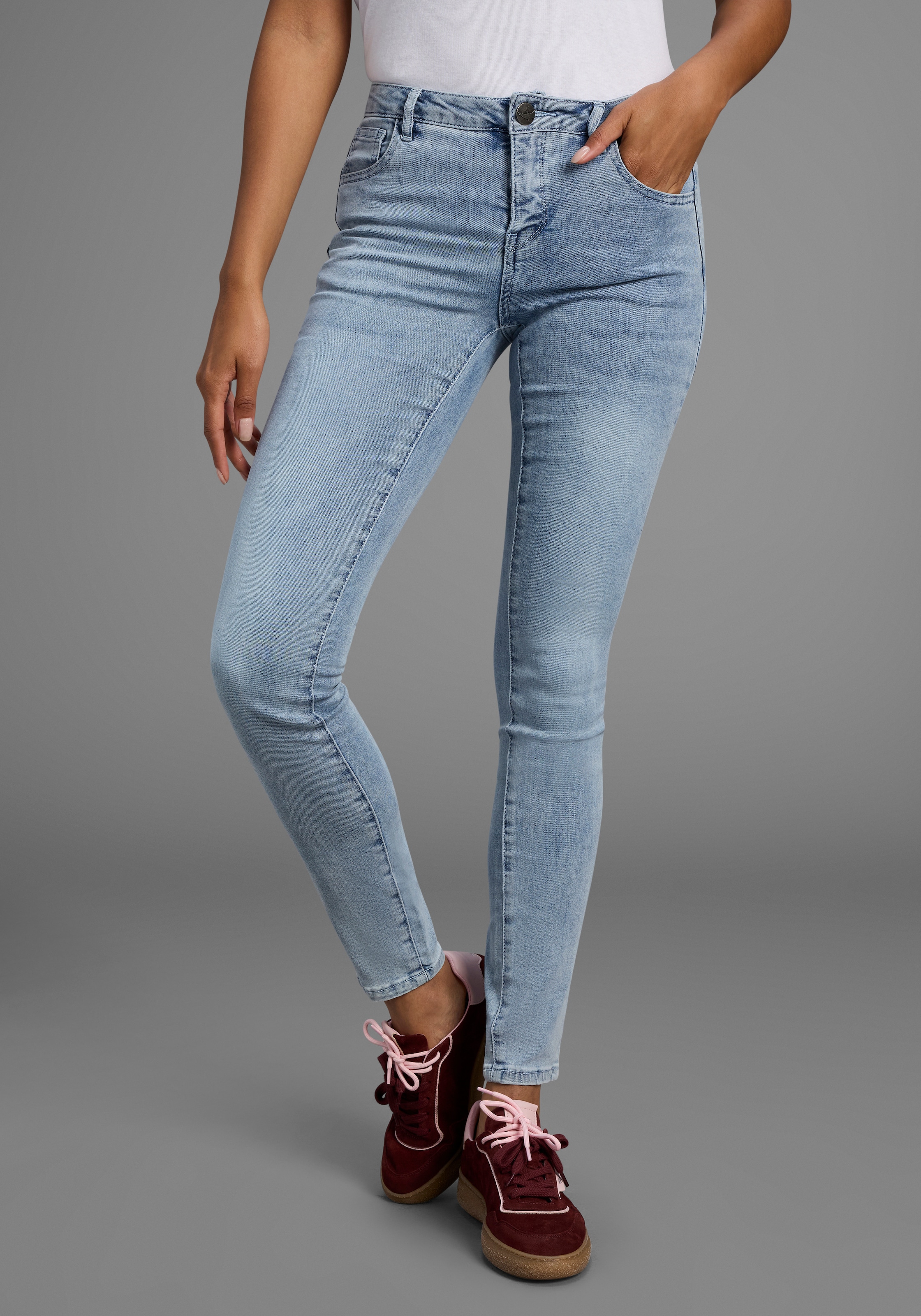 Arizona Skinny-fit-Jeans »Ultra-Stretch«, extra-enger Beinverlauf, normale Leibhöhe, mit Eingrifftaschen