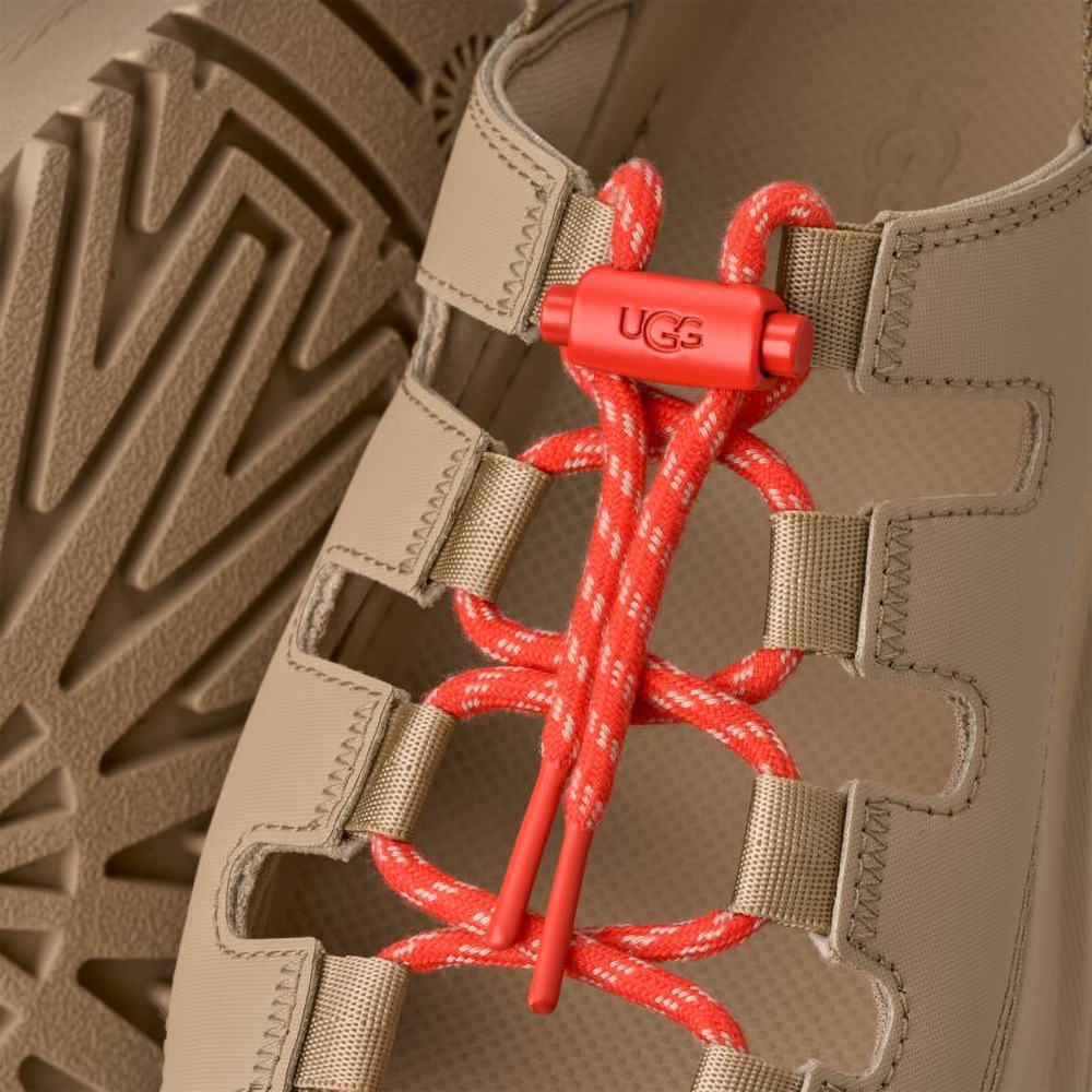 UGG Plateausandale »GOLDENGLOW TOGGLE SANDAL«  Plateau, Klettschuh, Riemchensandale mit Kontrast-Details
