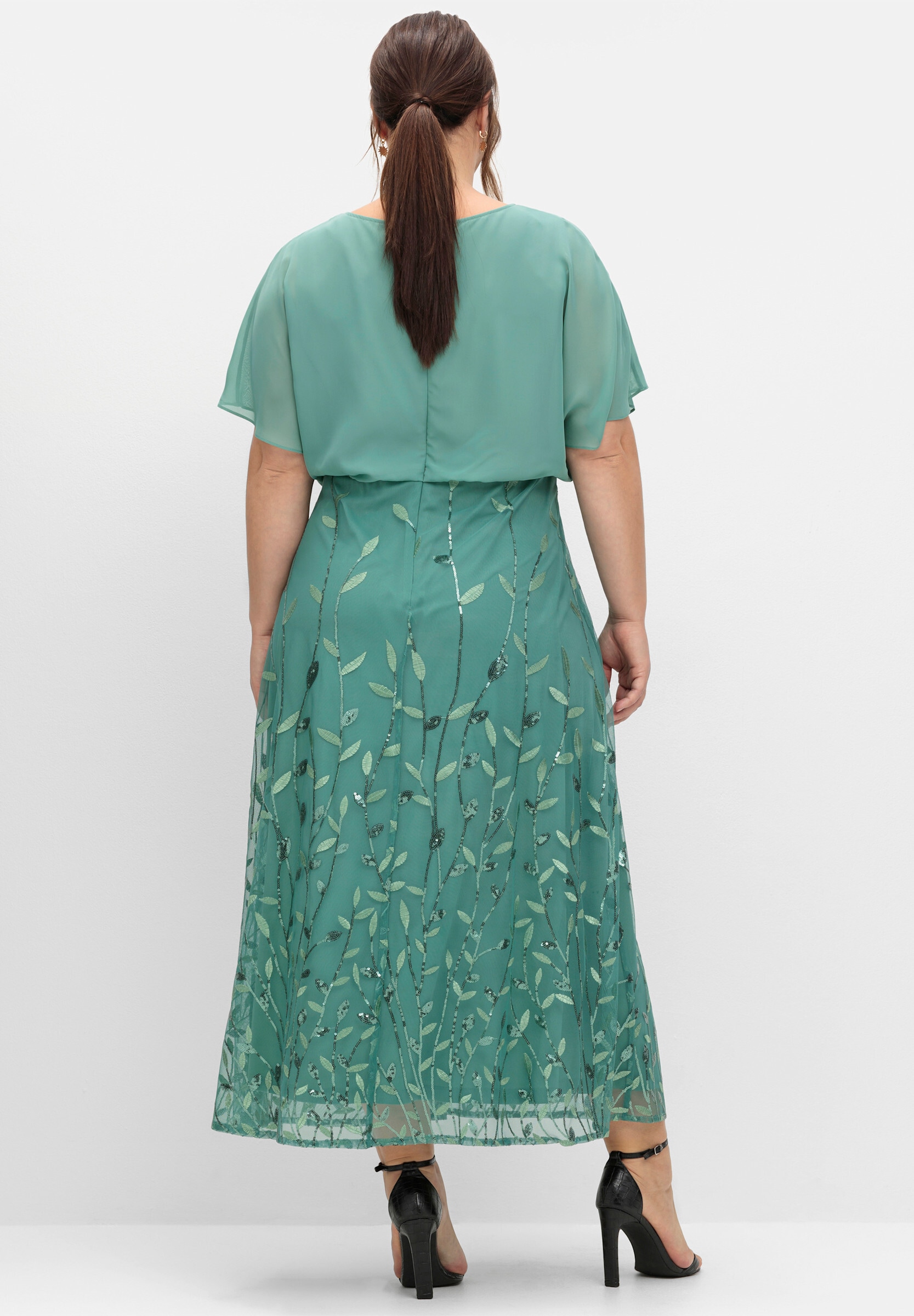 Sheego Jerseykleid »Abendkleid Abendkleid aus Mesh, mit besticktem Rock« Ohne Tasche mit Stickereien und Pailletten am Rock