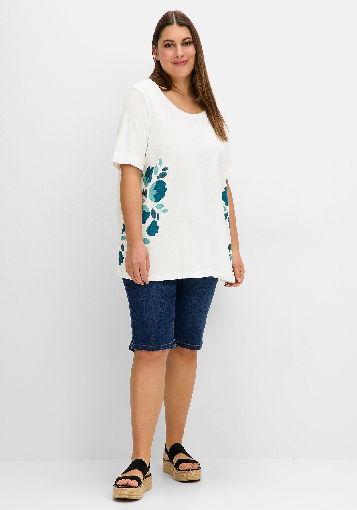 Sheego T-Shirt »A-Linien-Shirt mit Floral-Druck und Stickerei«