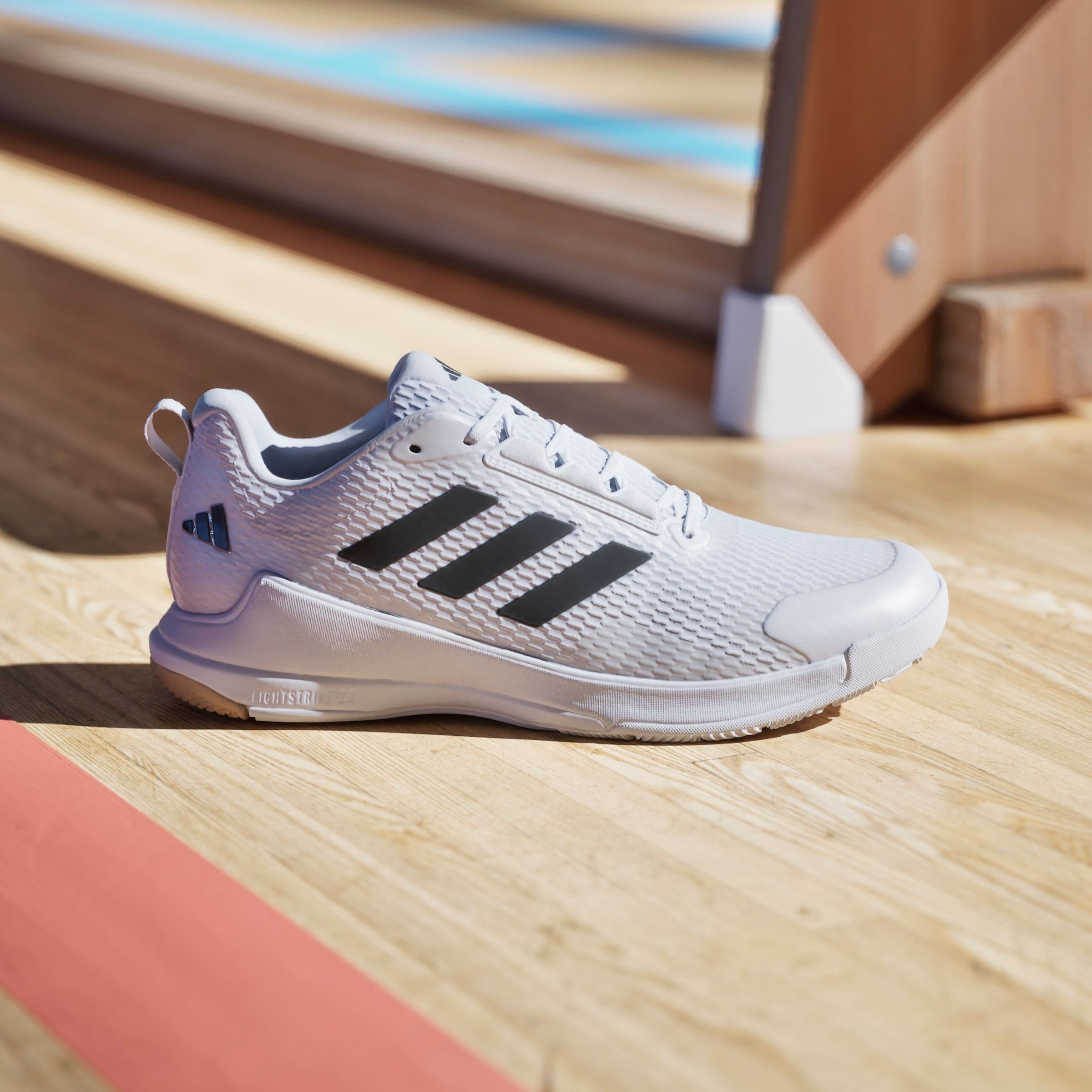 adidas Performance Hallenschuh, besonders geeignet für Handball und Volleyball
