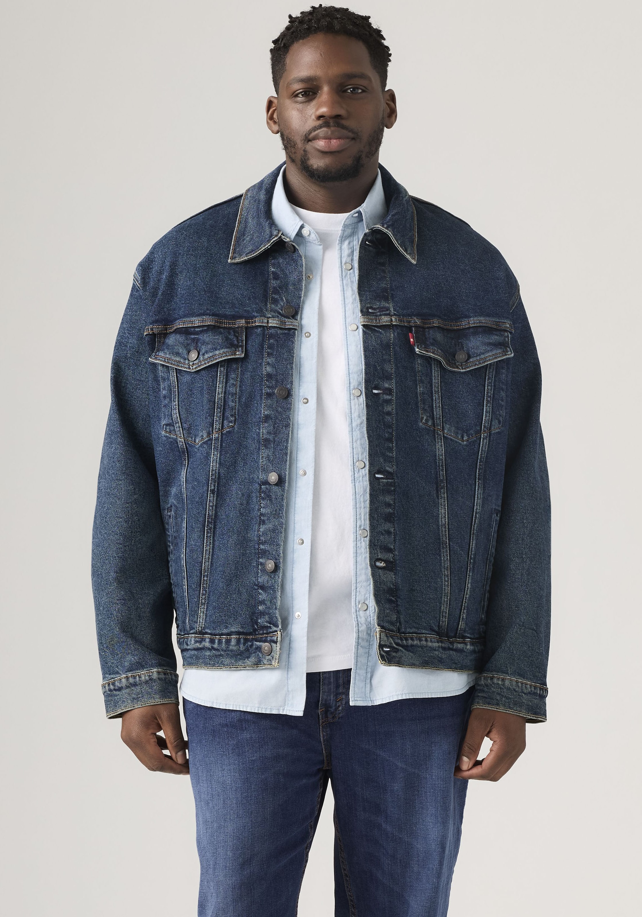 Levi's® Plus Jeansjacke »BIG TRUCKER« ohne Kapuze mit Knopfleiste und Brusttaschen
