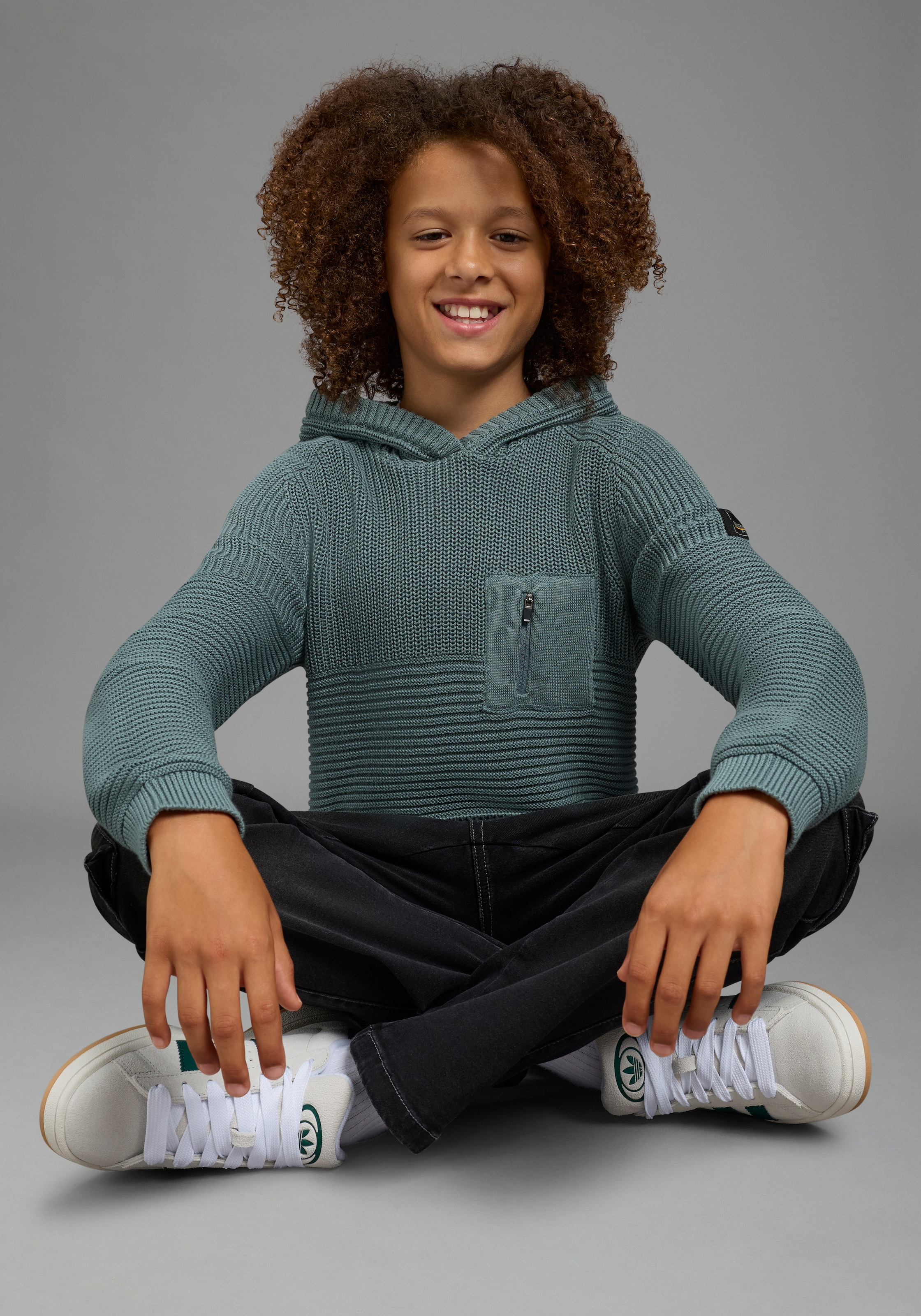 Bruno Banani Strickpullover »Kapuzen-Strickpullover mit BRUNO BANANI Badge« Pullover in Ripp-Strickstruktur, mit Kapuze und Tasche auf der Brust