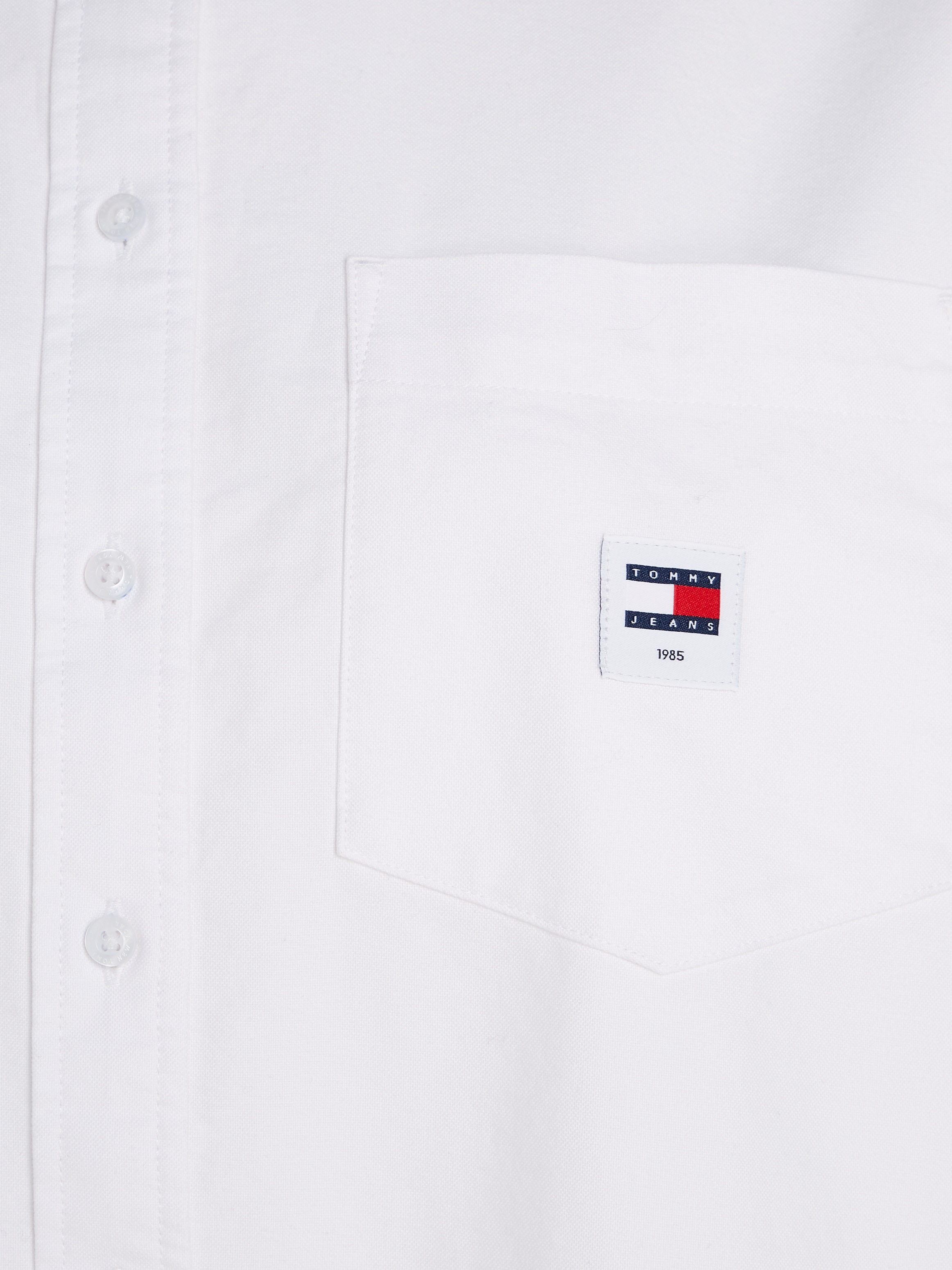 Tommy Jeans Blusentop mit kaufen Logostickerei »TJW SHIRT«, BADGE OTTO BOYFRIEND im Online Shop