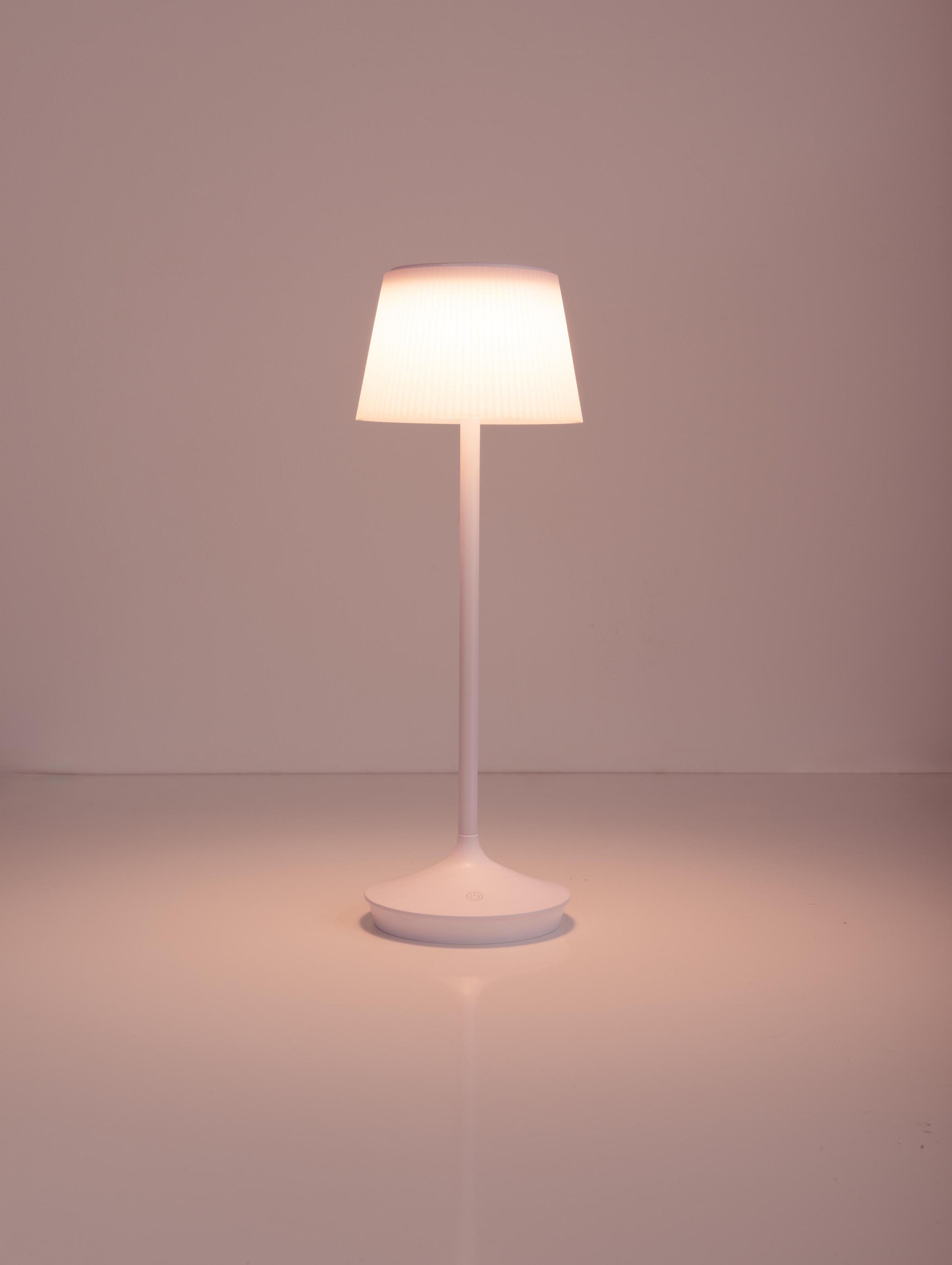 näve LED Tischleuchte »Solarleuchte / Akkuleuchte "EMMI"«, 1 flammig, Leuchtmittel LED-Modul | LED fest integriert, Solarbetrieb, Akkubetrieb, CCT, Berührungssensor, Akkutischleuchte