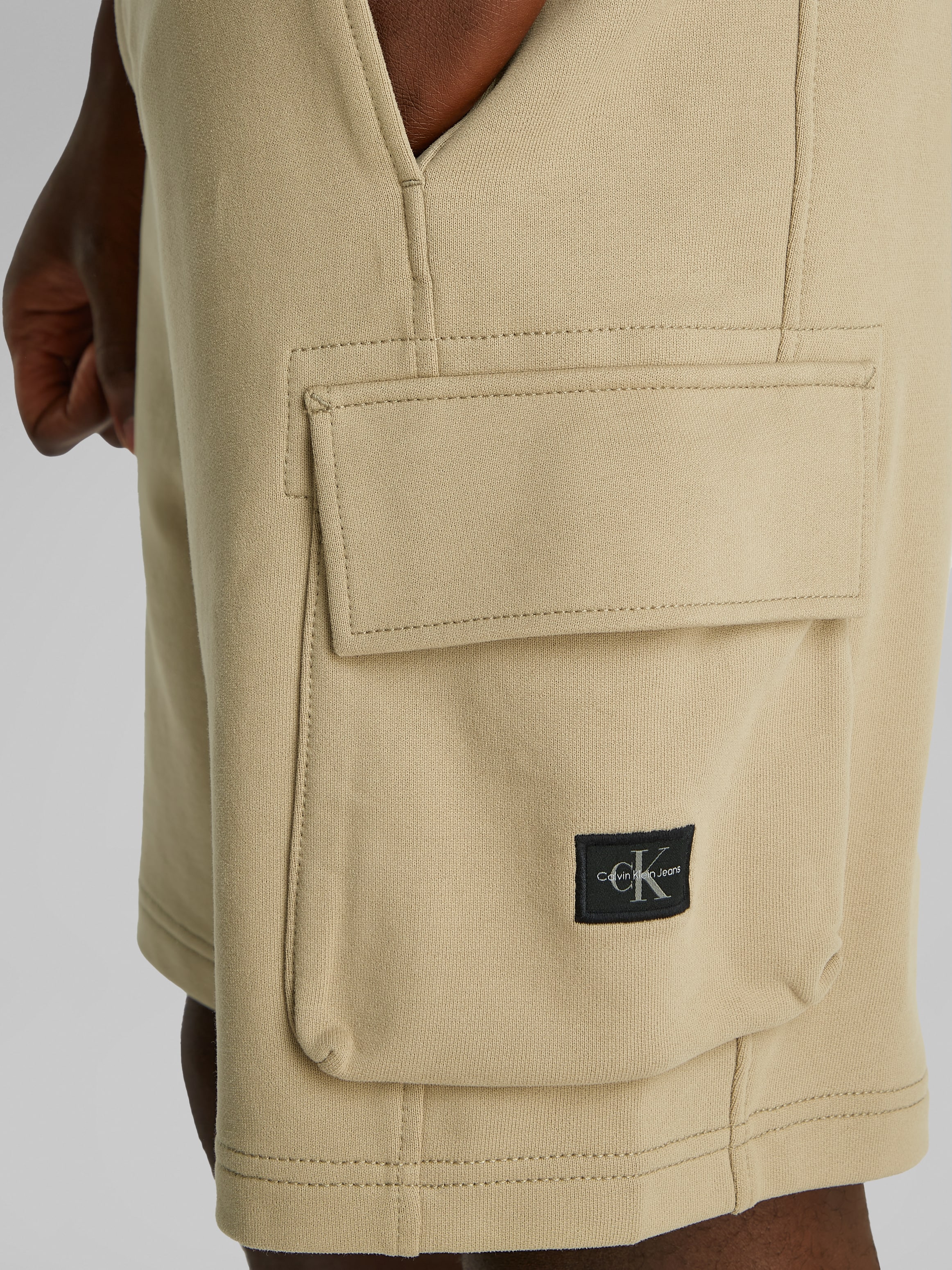 Calvin Klein Jeans Shorts »WOVEN LABEL SHORT«, mit Cargotasche