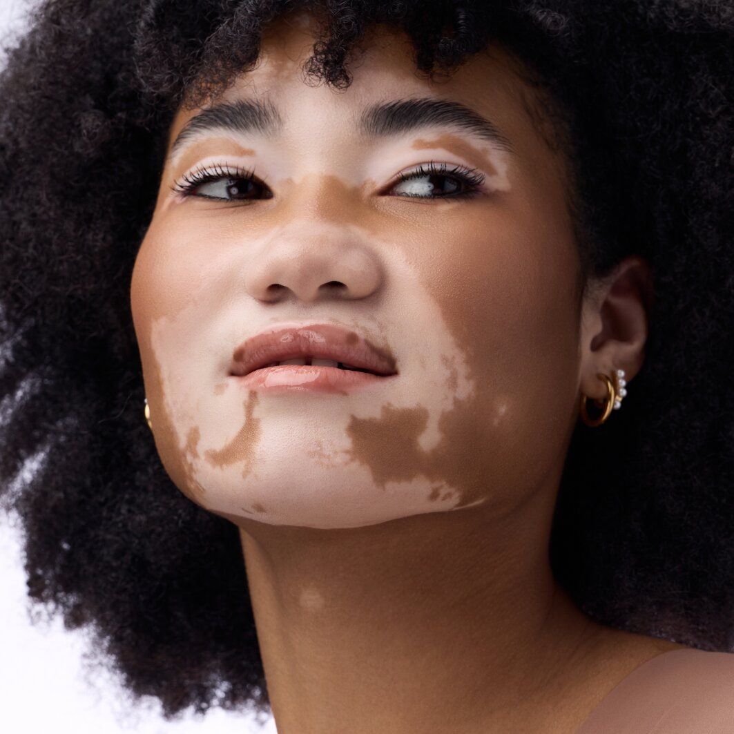 Catrice Lippenbalsam »Butter Drippin' Glossy Lip Balm« Dezenter Farbakzent, geschmeidig, hochglänzend, spendet Feuchtigkeit.