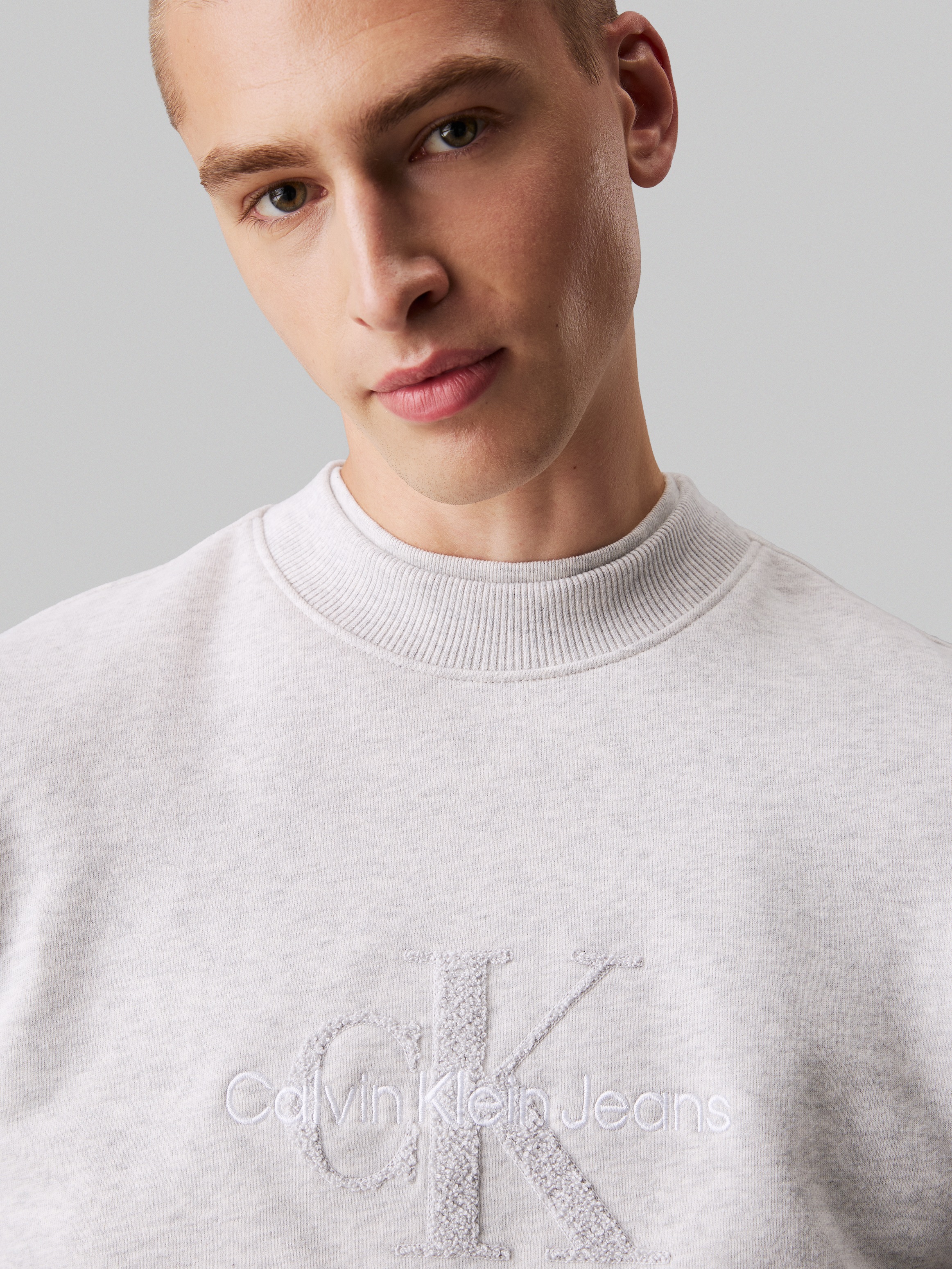 Calvin Klein Jeans Sweatshirt »CHENILLE MONOLOGO CREW NECK«, mit Logostickerei