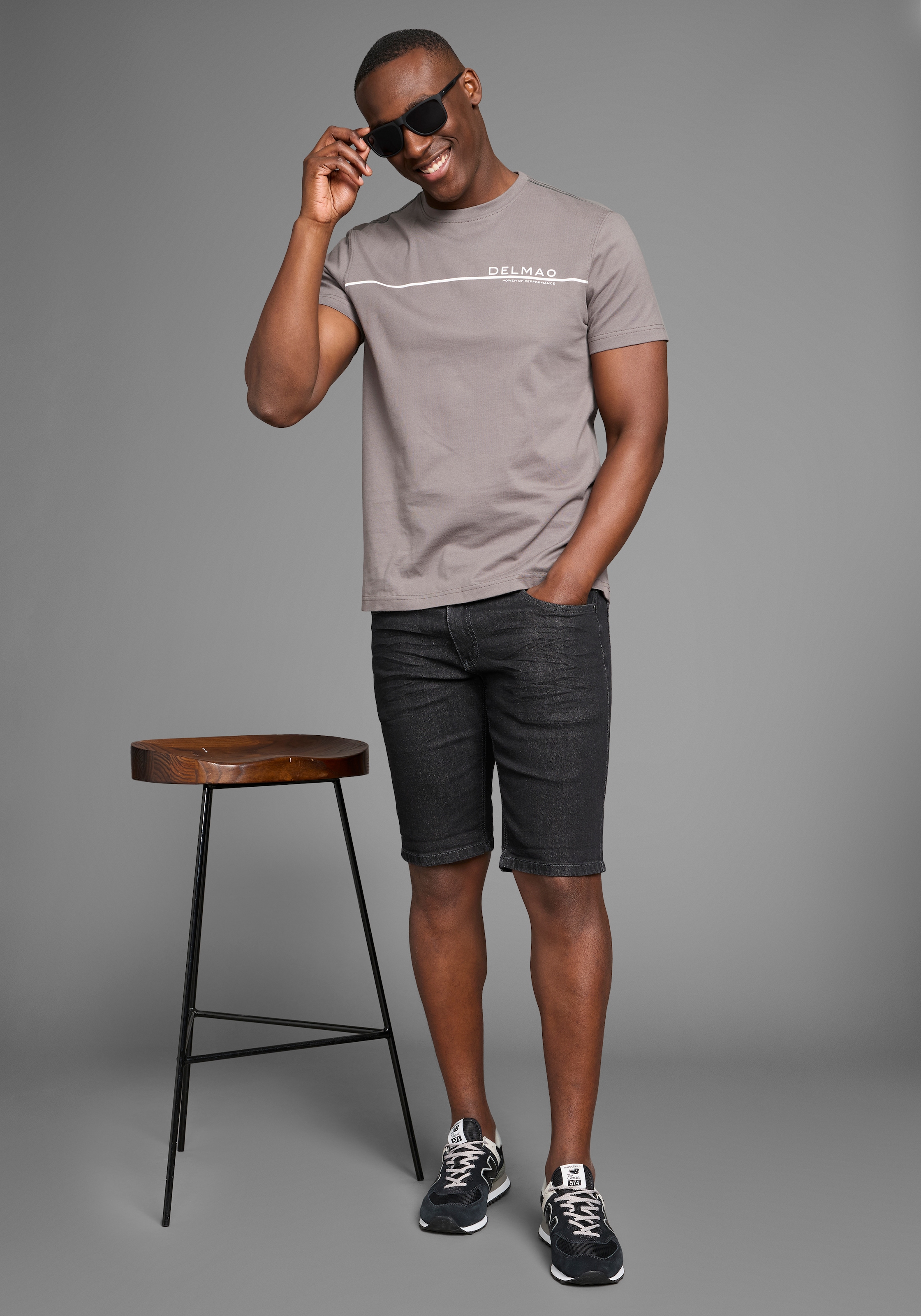 Arizona Jeansshorts, gerader Schnitt, knieumspielende Länge, niedrige Leibhöhe