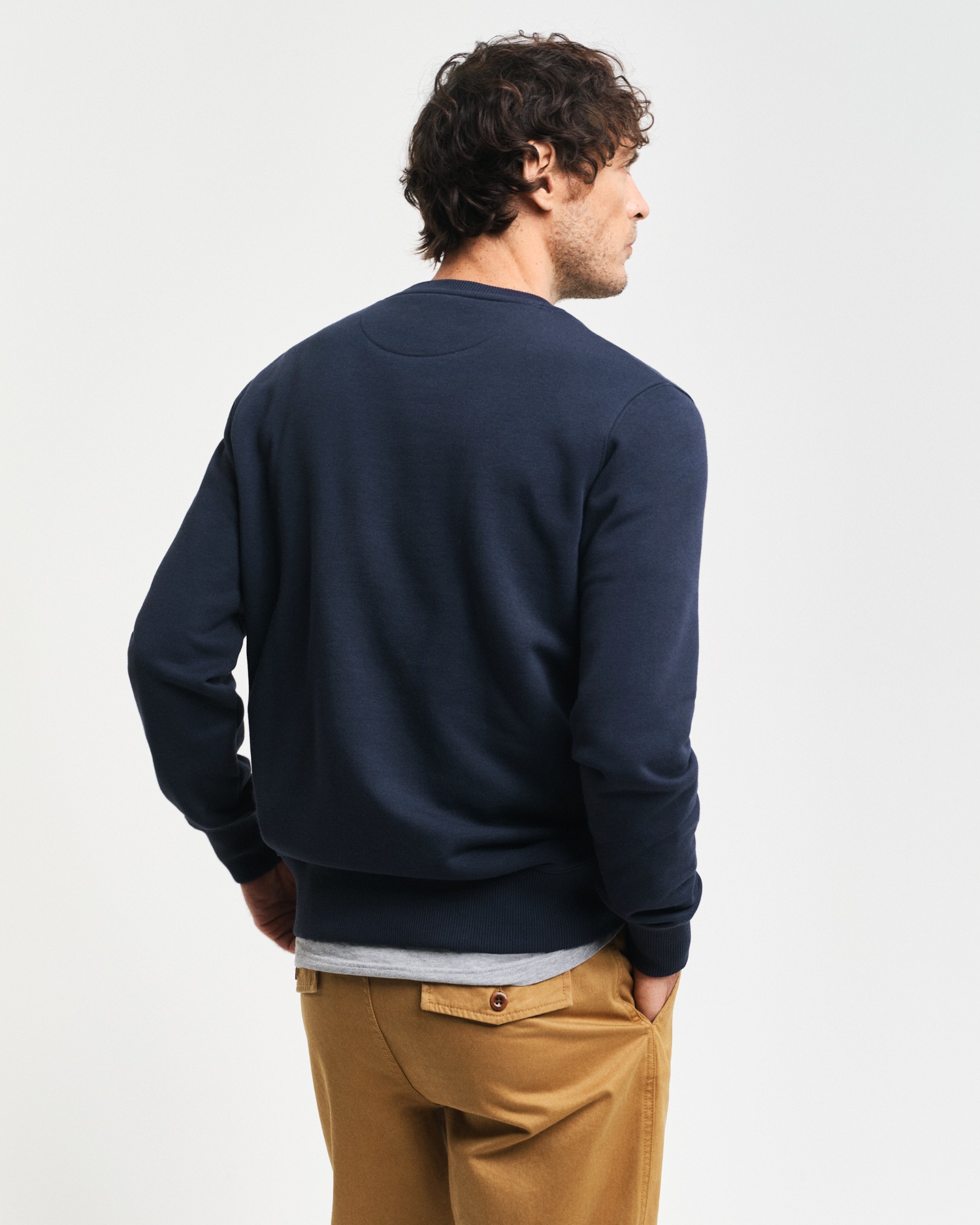 Gant Sweatshirt »EMBOSSED C-NECK SWEAT«, eine erhabene GANT-Grafikprägung auf der Brust
