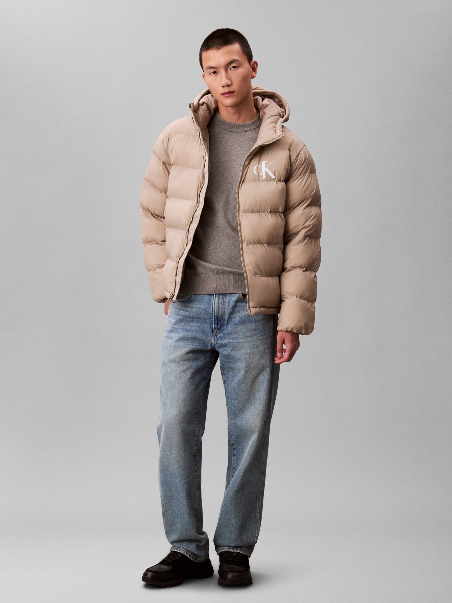 Calvin Klein Jeans Steppjacke »LS NYLON MONOGRAM PUFFER JKT« ohne Kapuze Mit Rundhalsausschnitt, regular fit