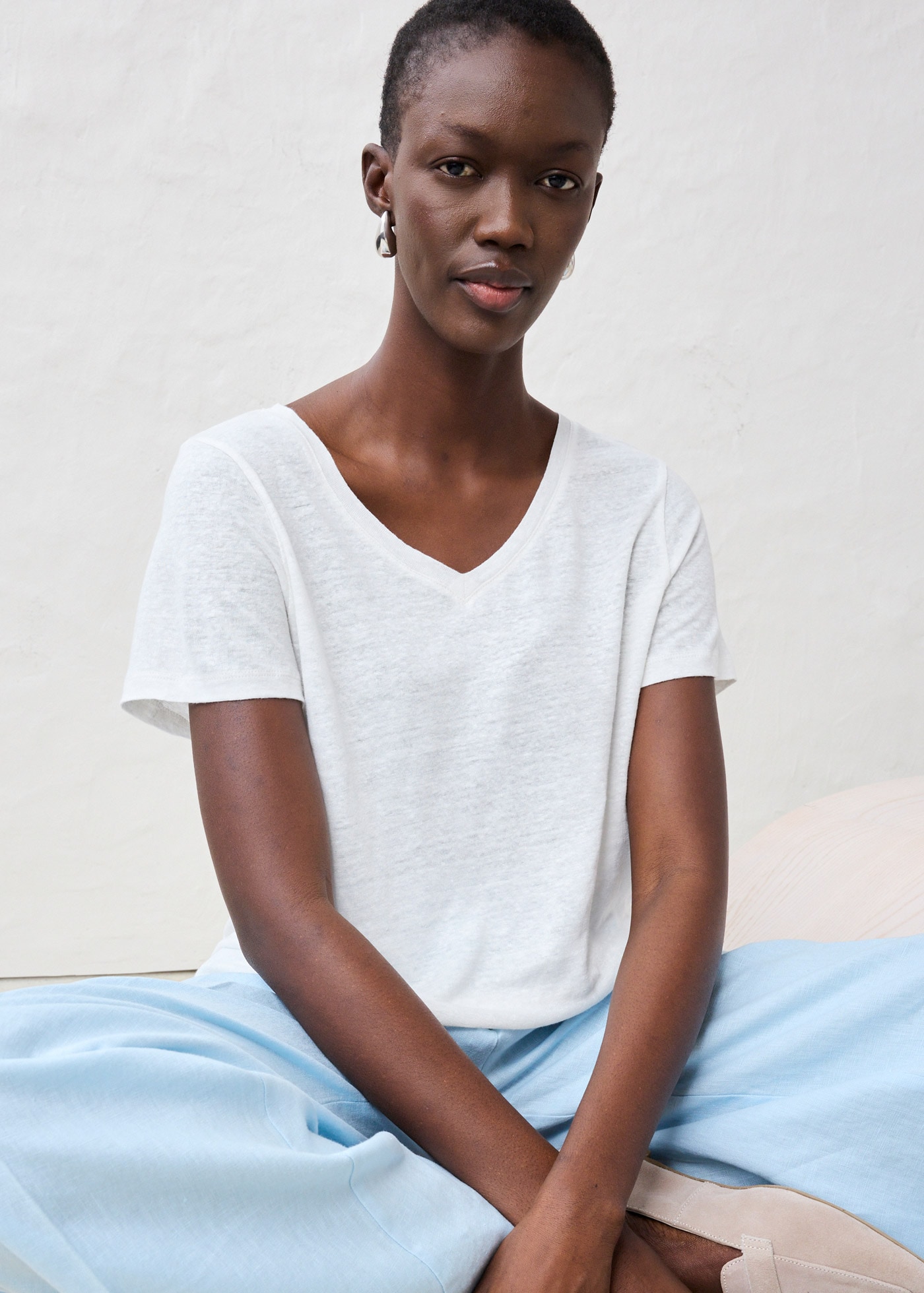 bonprix T-Shirt »Shirt aus reinem Leinen« figurumspielende Passform, Kurzarm, V-Ausschnitt, aus Leinen