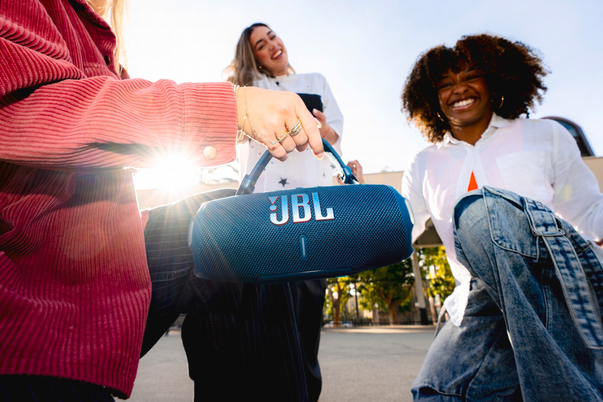 JBL Bluetooth-Lautsprecher »CHARGE 6« (Bluetooth Lautstärkeregelung 45 W) wasserdicht und stoßfest, Powerbank-Funktion mit USB-C