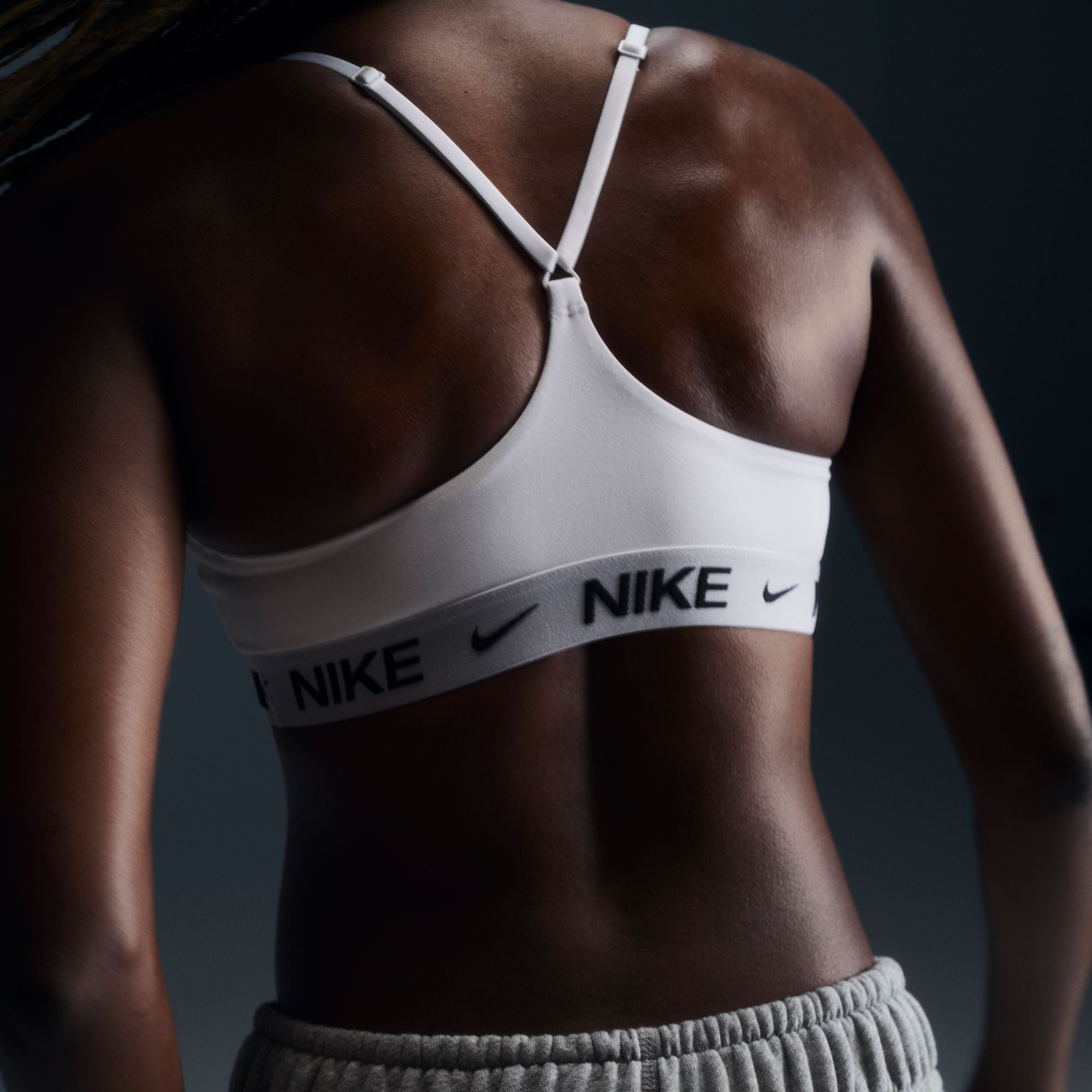 Nike Sport-BH »W NK DF INDY LGT SPT BRA« ohne Bügel, mit Markenlabel, atmungsaktiv, schnell trocknend