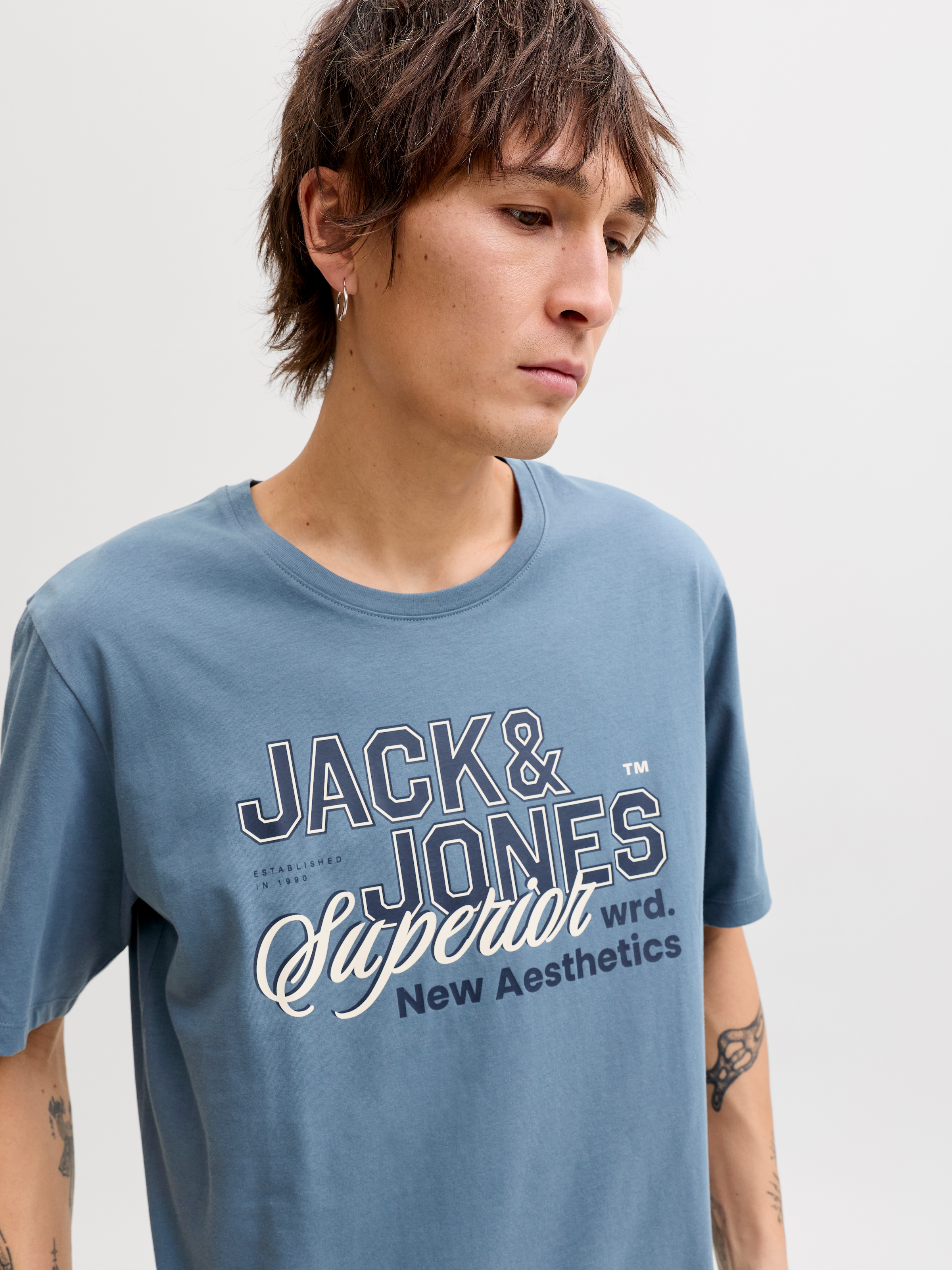 Jack & Jones Rundhalsshirt »JJELOGO TEE SS O-NECK 2 COL SS26 SN« mit Grafikprint