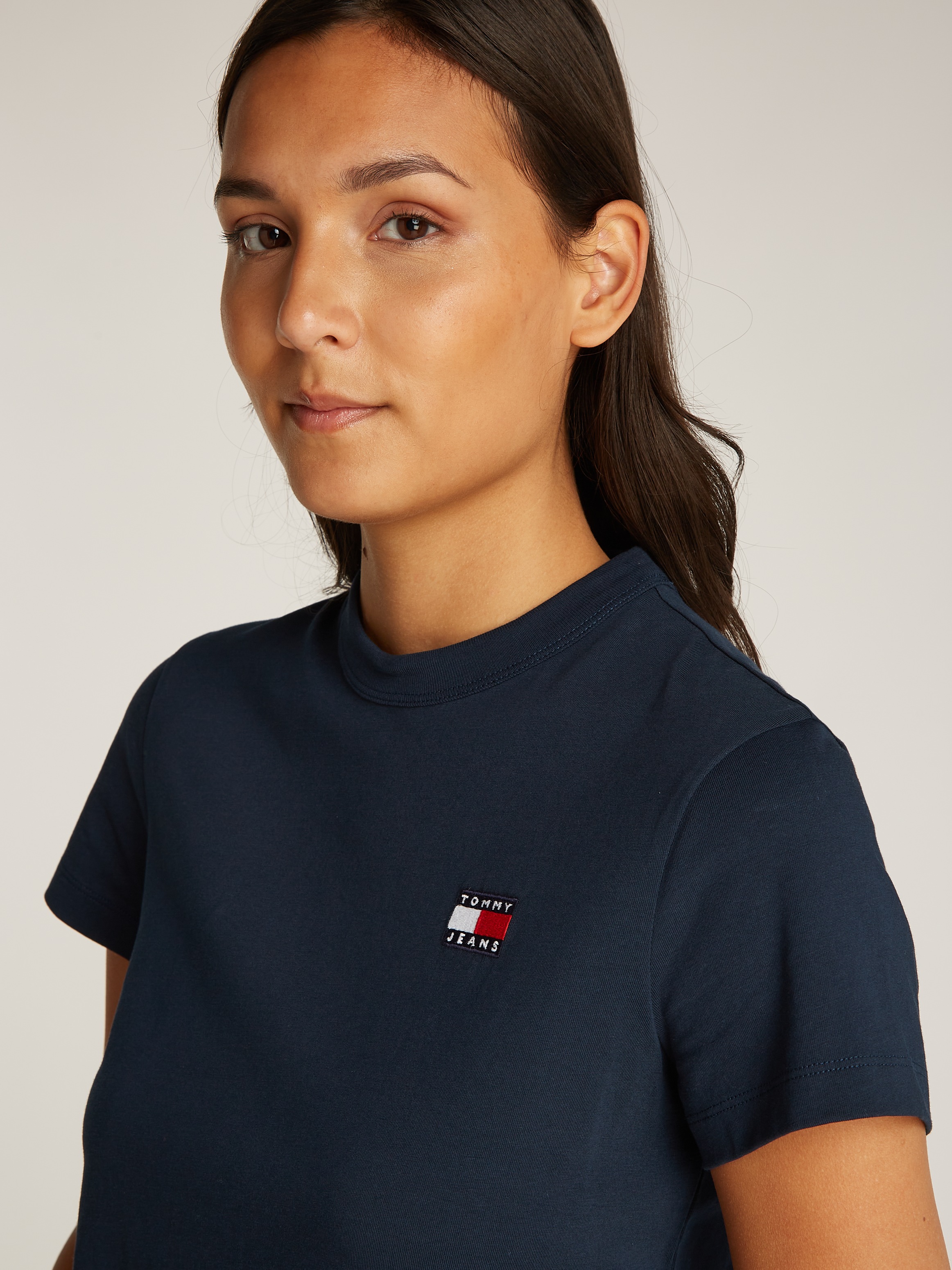 Tommy Jeans T-Shirt »TJW REG BADGE TEE«, mit Logo-Badge