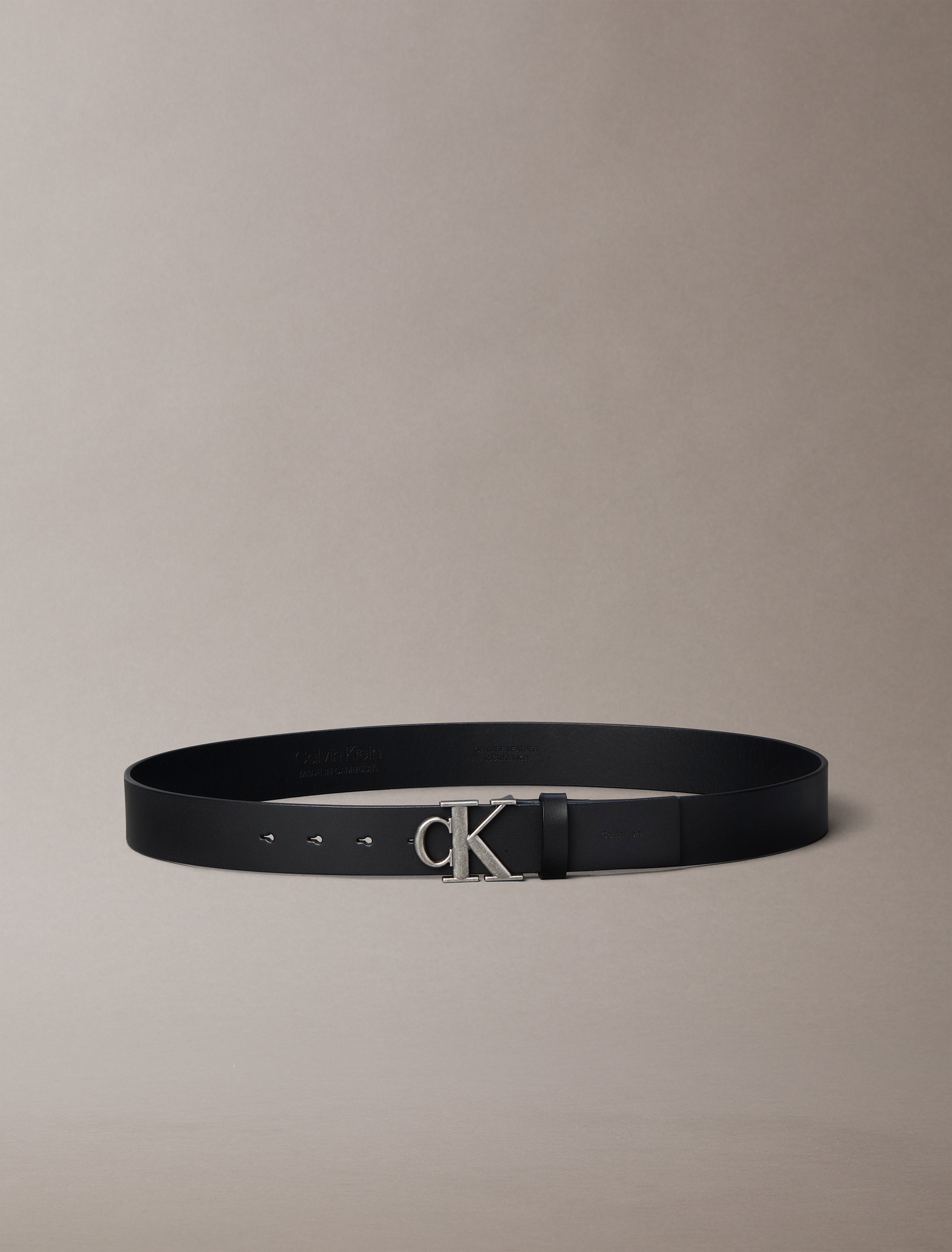 Calvin Klein Ledergürtel »CK BUCKLE SMOOTH 35MM« Größenverstellbar mit Metallschließe