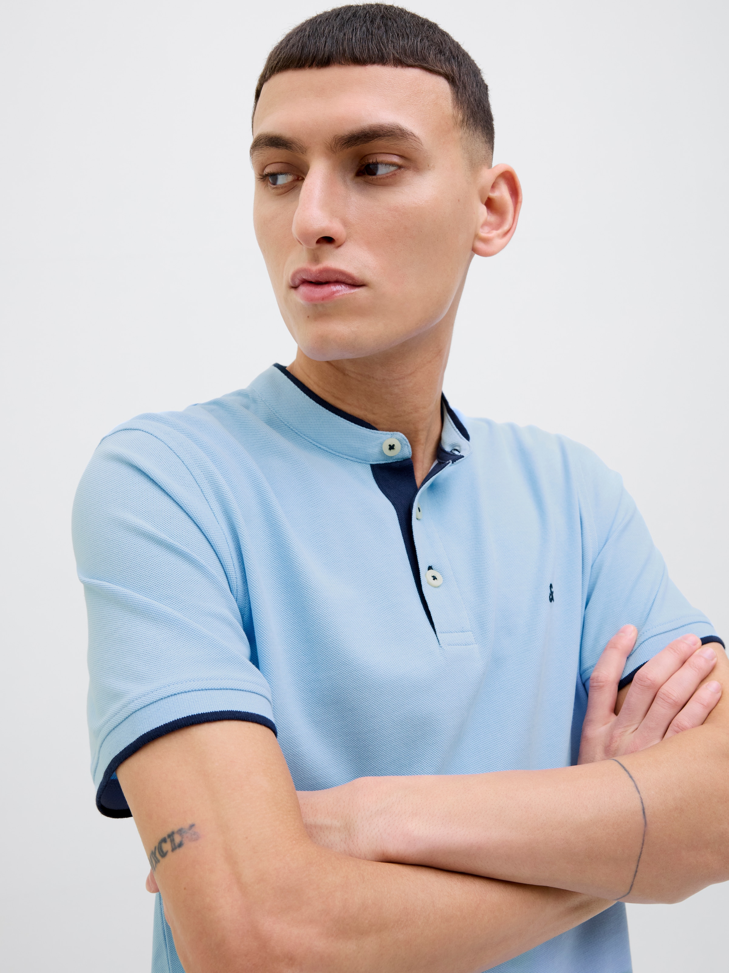 Jack & Jones Poloshirt »JJEPAULOS MAO POLO«, mit Logo Stickerei