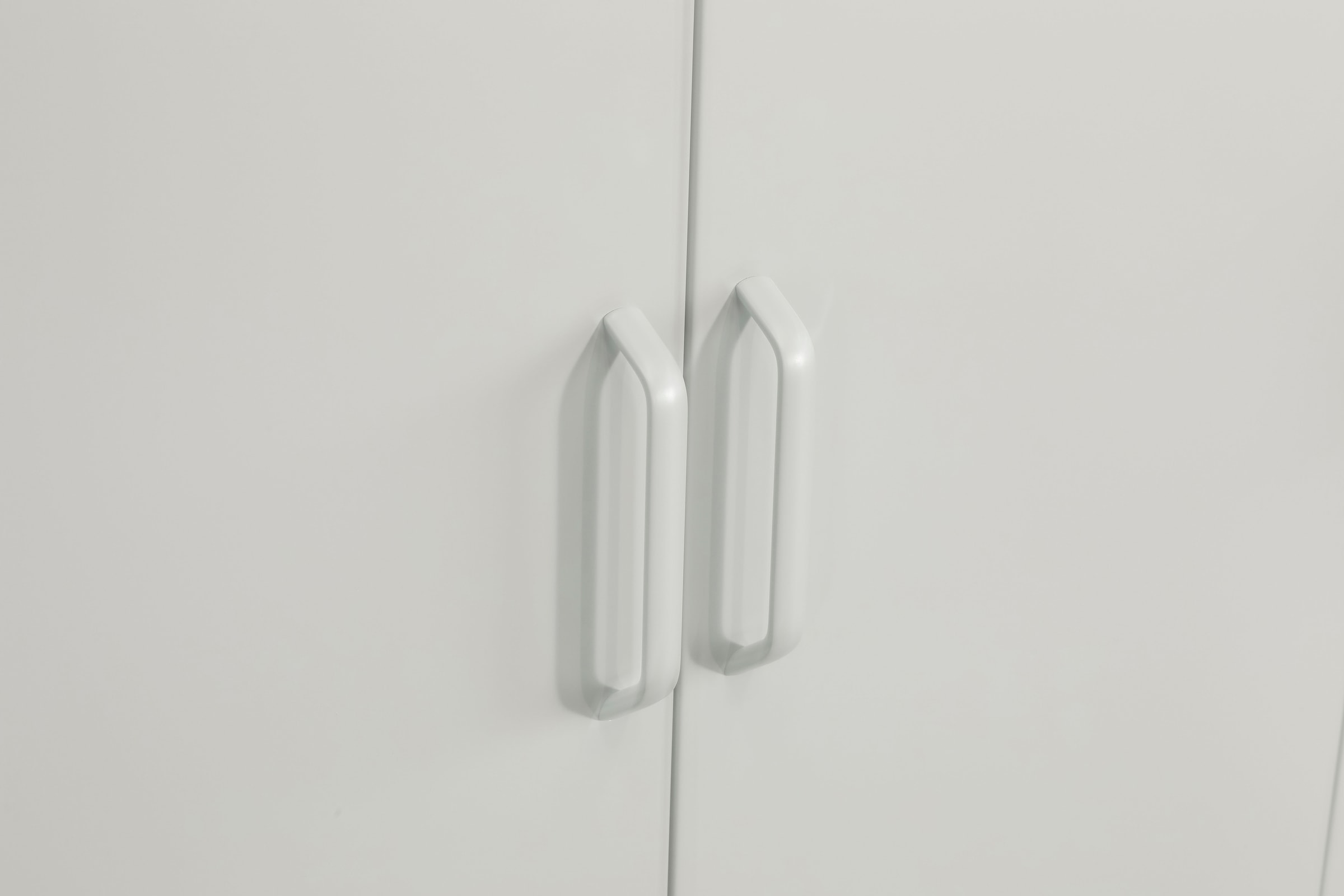 OTTO home Kleiderschrank »Siena Schrank Spind Metallschrank mit 3 Türen« Ideal für jeden Wohnraum - Trendsetter,  Zeitloser Schlafzimmerschrank Garderobe Multischrank
