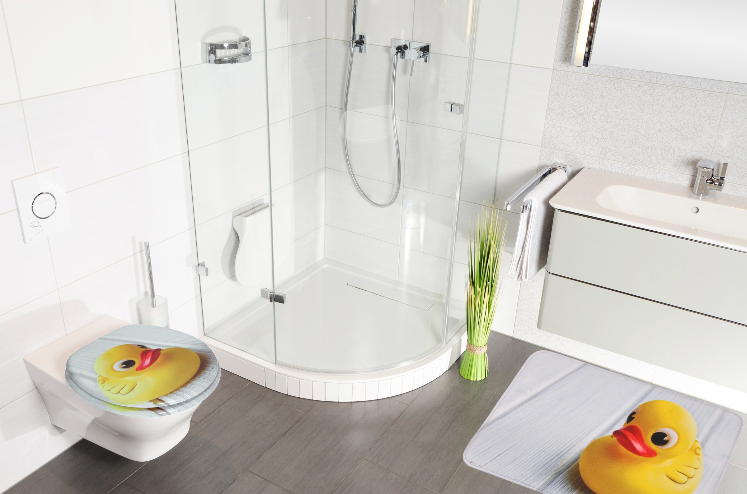 Sanilo Badaccessoire-Set »Ente«, (Komplett-Set, 3 tlg.), bestehend aus WC-Sitz, Badteppich und Waschbeckenstöpsel