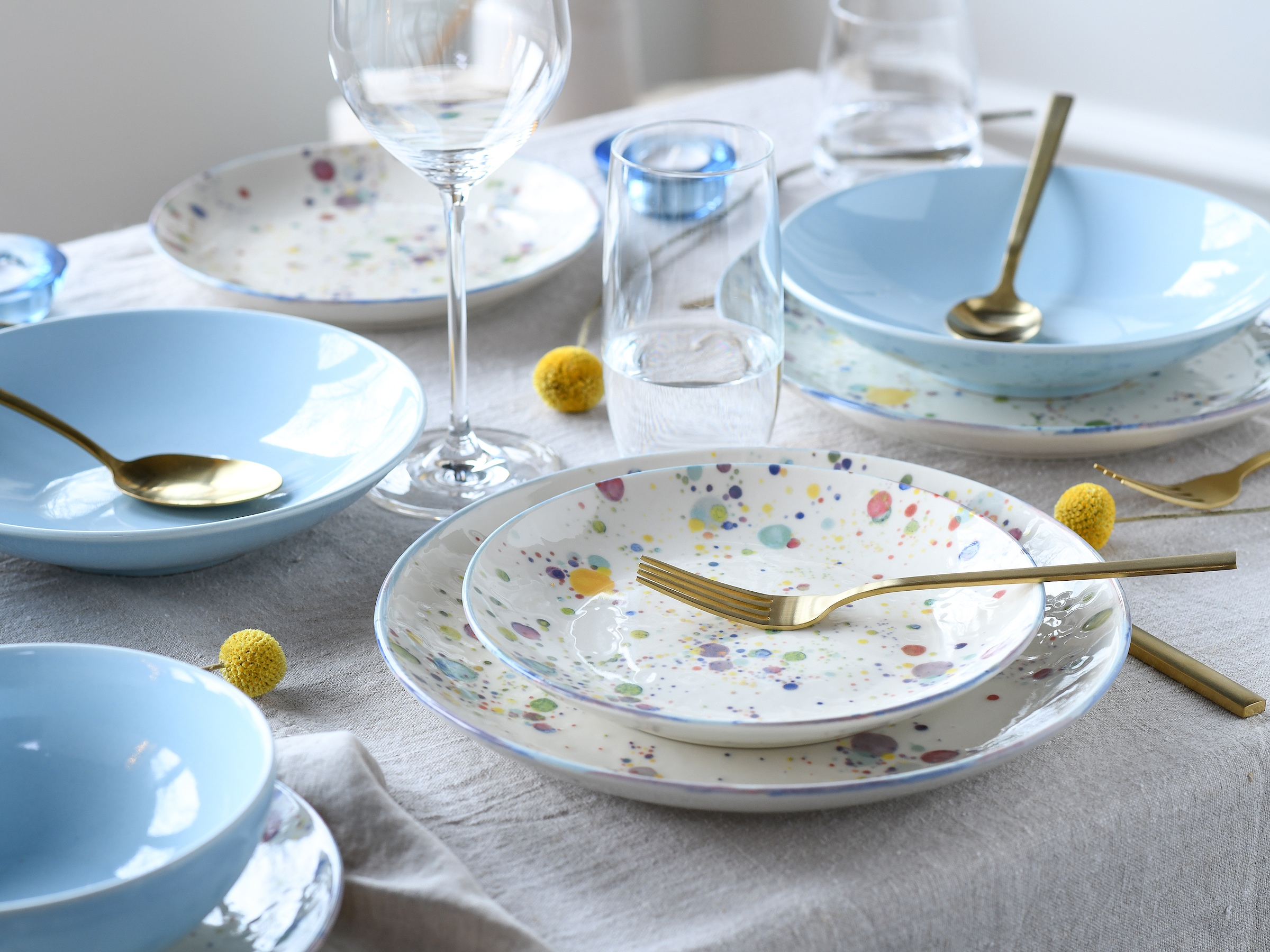 CreaTable Teller-Set »Candy Drops, Tellerset 12-tlg.« Unregelmäßige bunte Punkte, Gute Laune Geschirr, Frisch, Freundlich