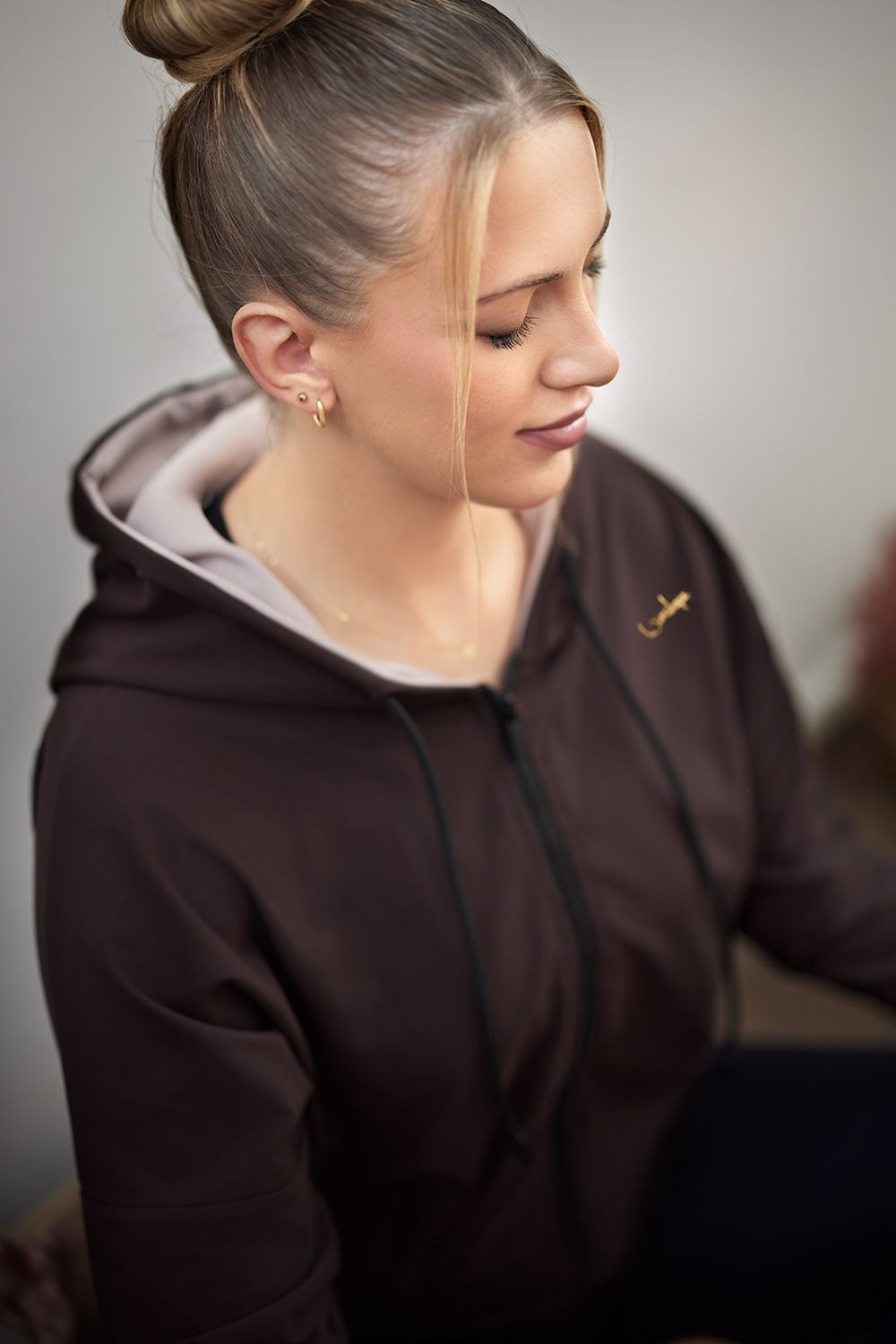 Winshape Trainingsjacke »Functional Comfort Jacket J008C« mit Ton-in-Ton-Farbakzent