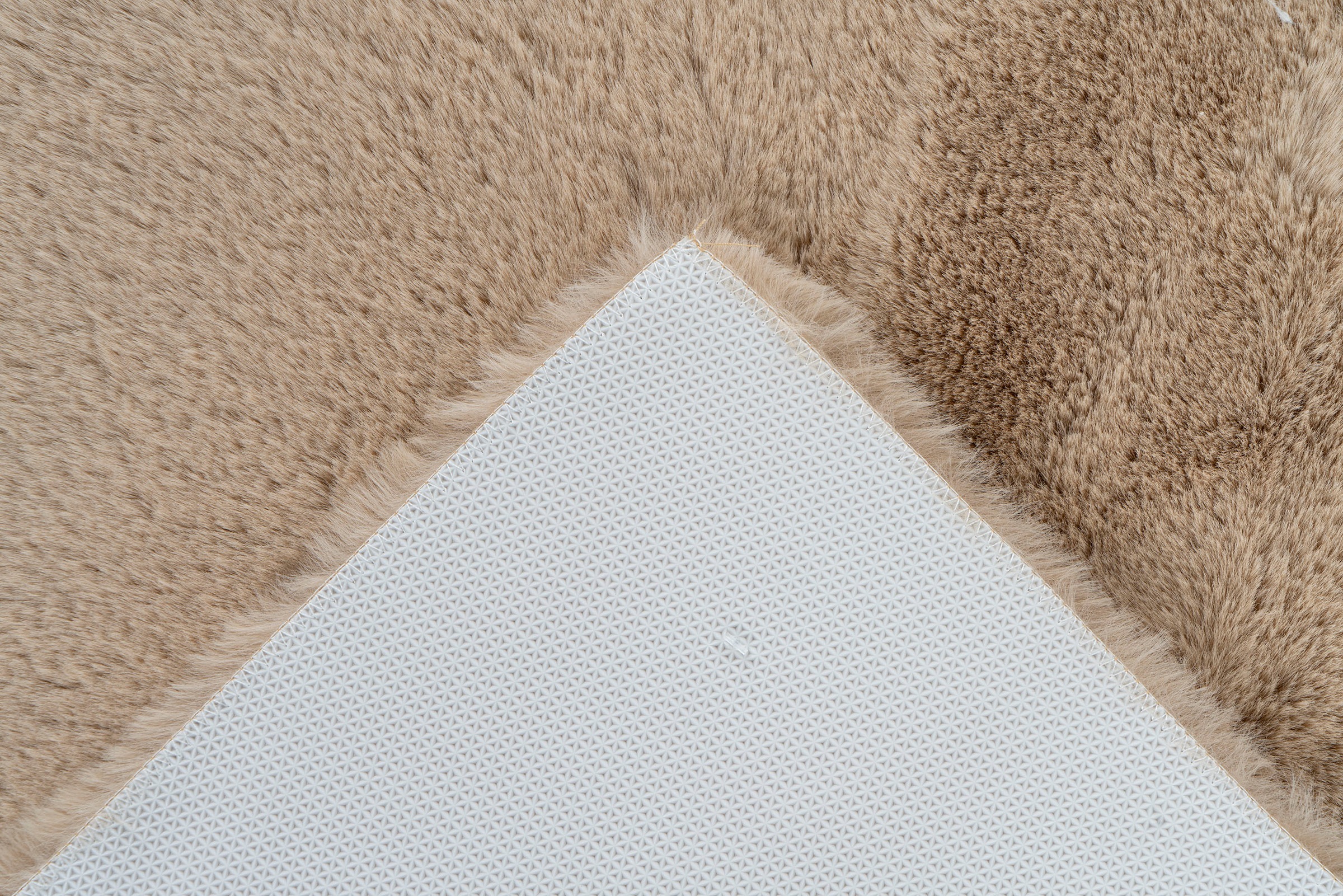 Kayoom Badematte »Rabbit Light«, rutschhemmend beschichtet, fußbodenheizungsgeeignet, weiche Kaninchenfell Haptik, Badezimmer, Kinderzimmer, Schlafzimmer