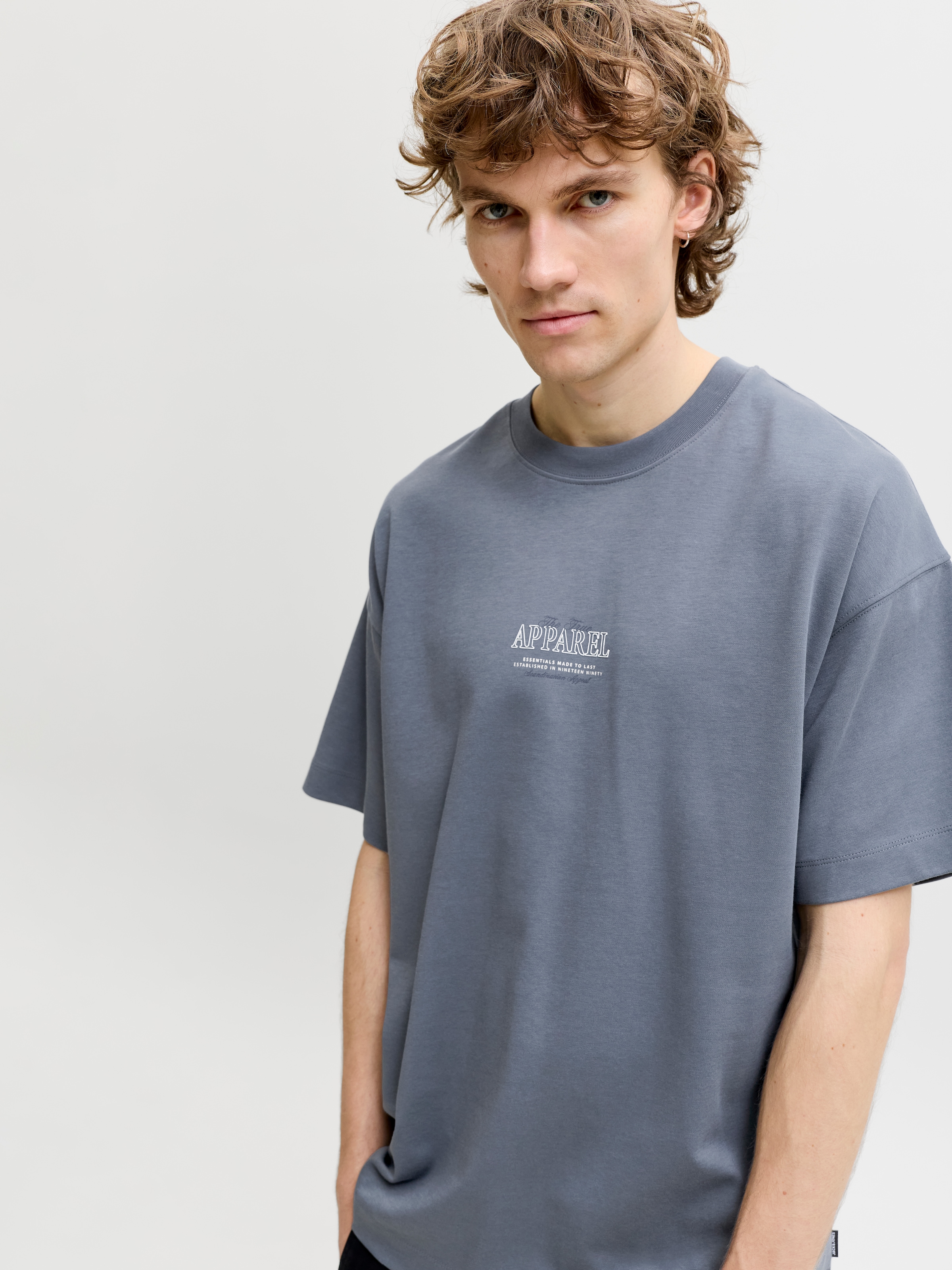 Jack & Jones T-Shirt »JJEBARRON STUDIO TEE SS O-NECK SN« Baumwollmischung, loose fit